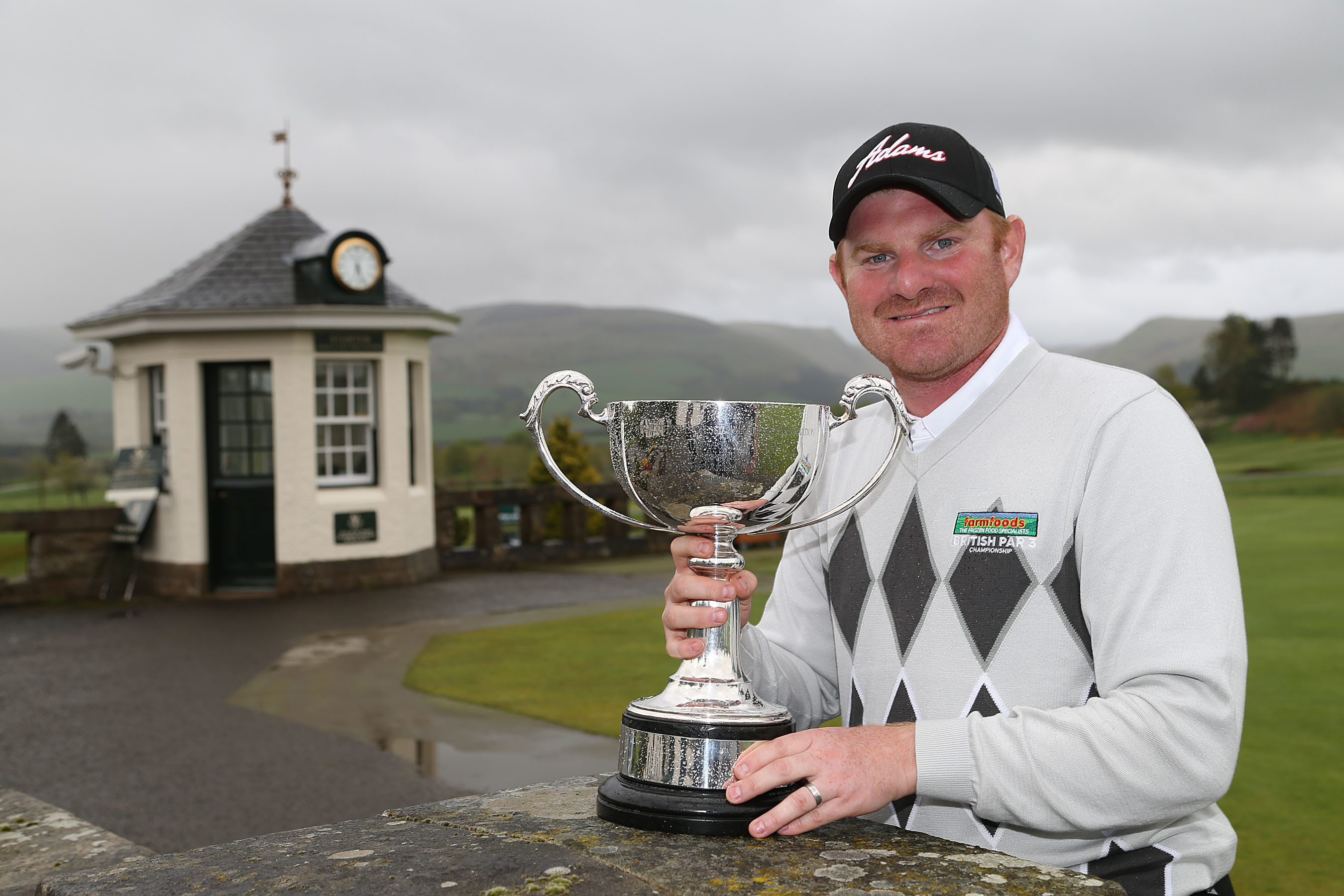Gareth Wright recaptured the Scottish Porfessional Championship title at Gleneagles.