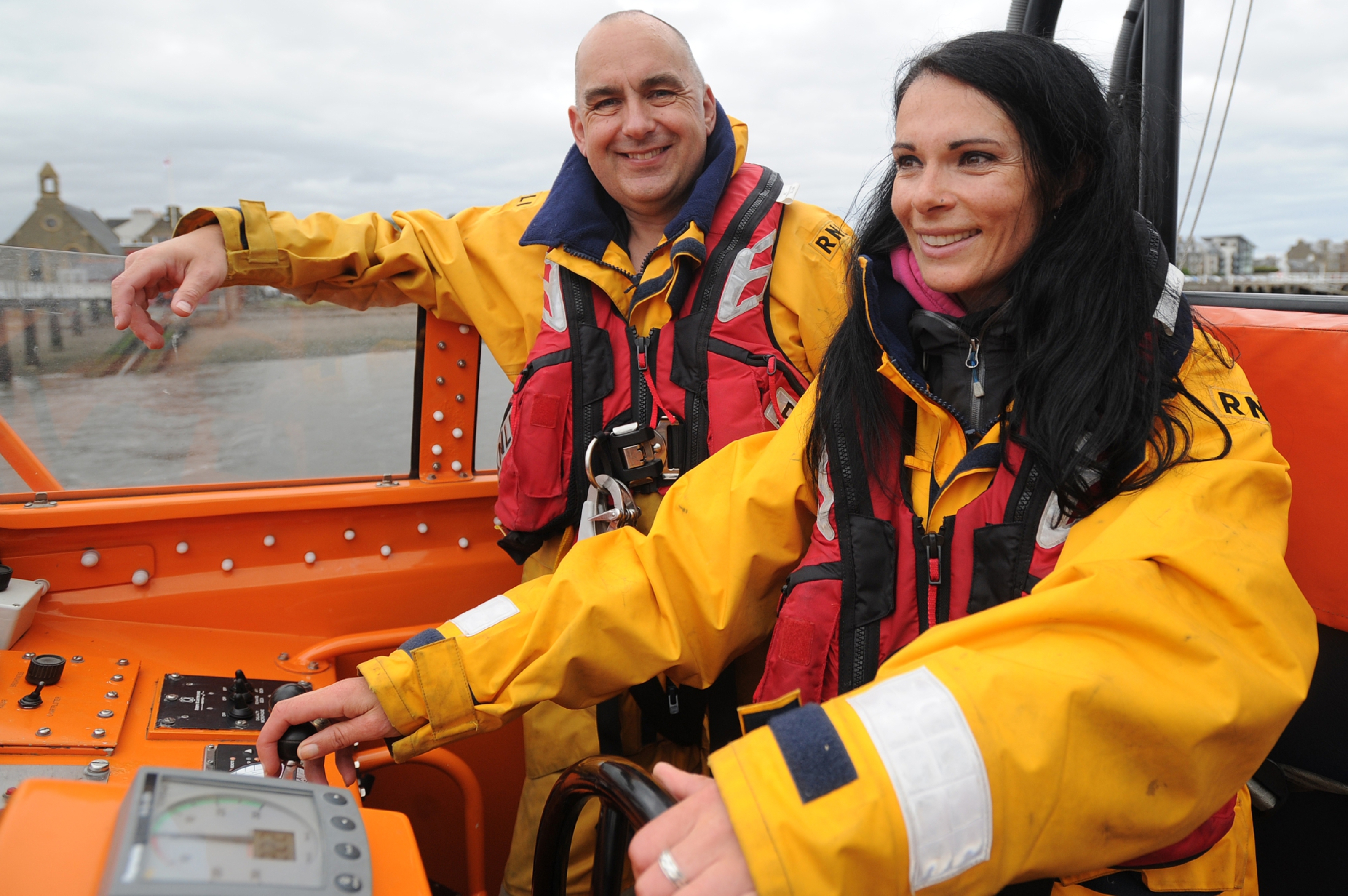 Broughty Ferry RNLI coxswain Murray Brown shows Gayle the ropes.