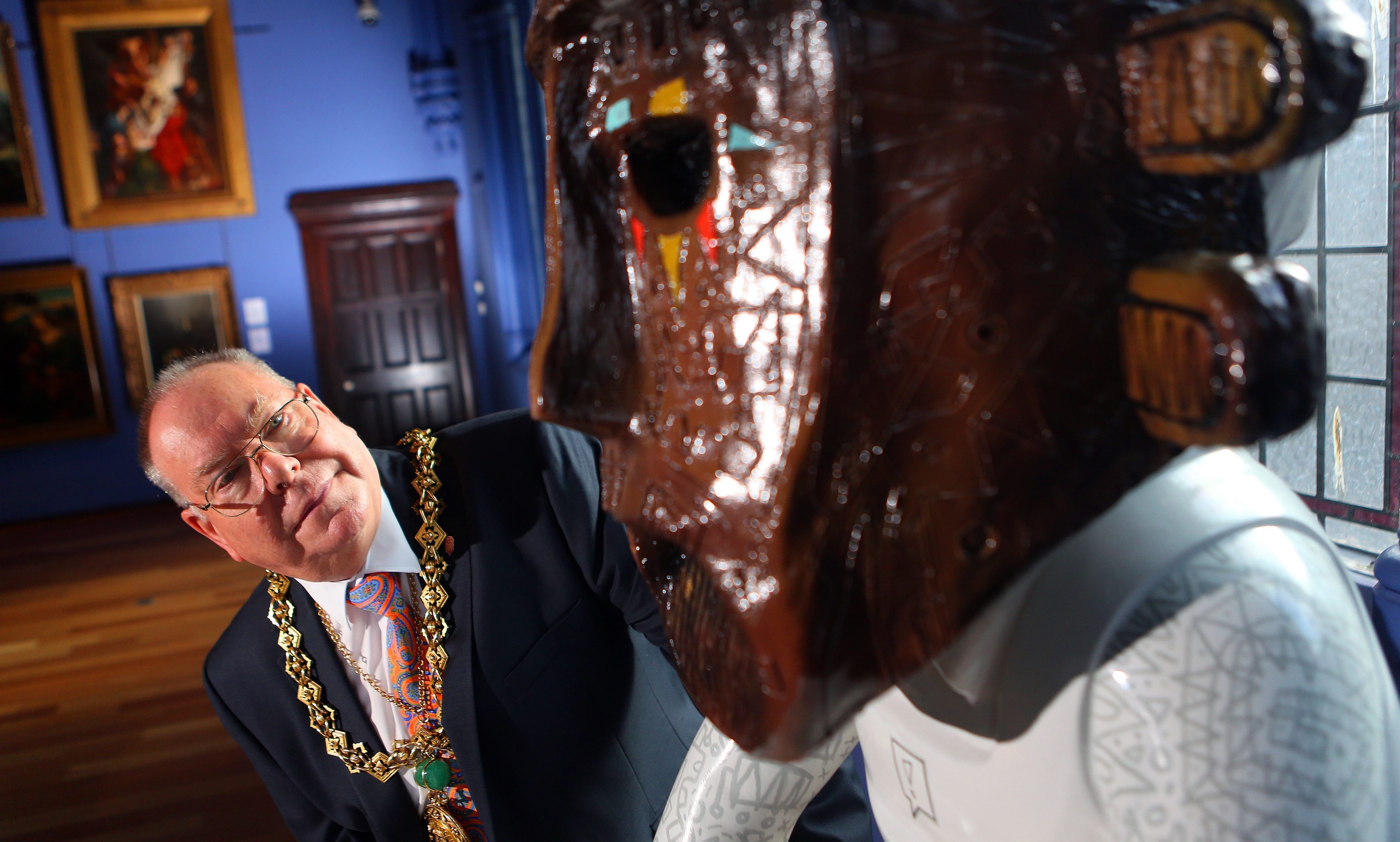 Lord Provost Bob Duncan welcomes Oor Artifacts to The McManus.