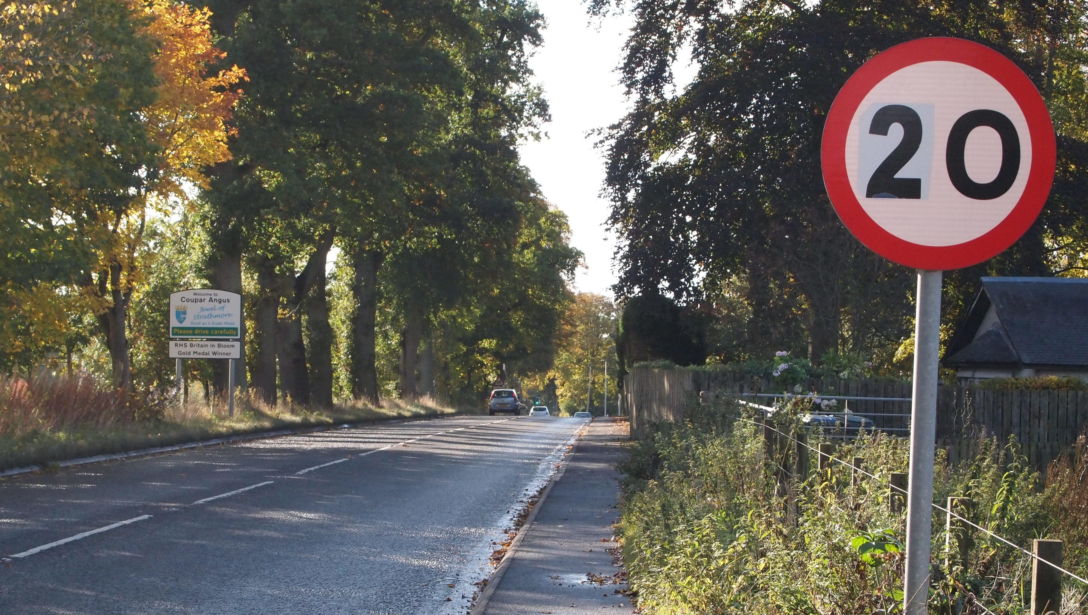 Hoax 20mph signs were put up in Coupar Angus by safety campaigners.