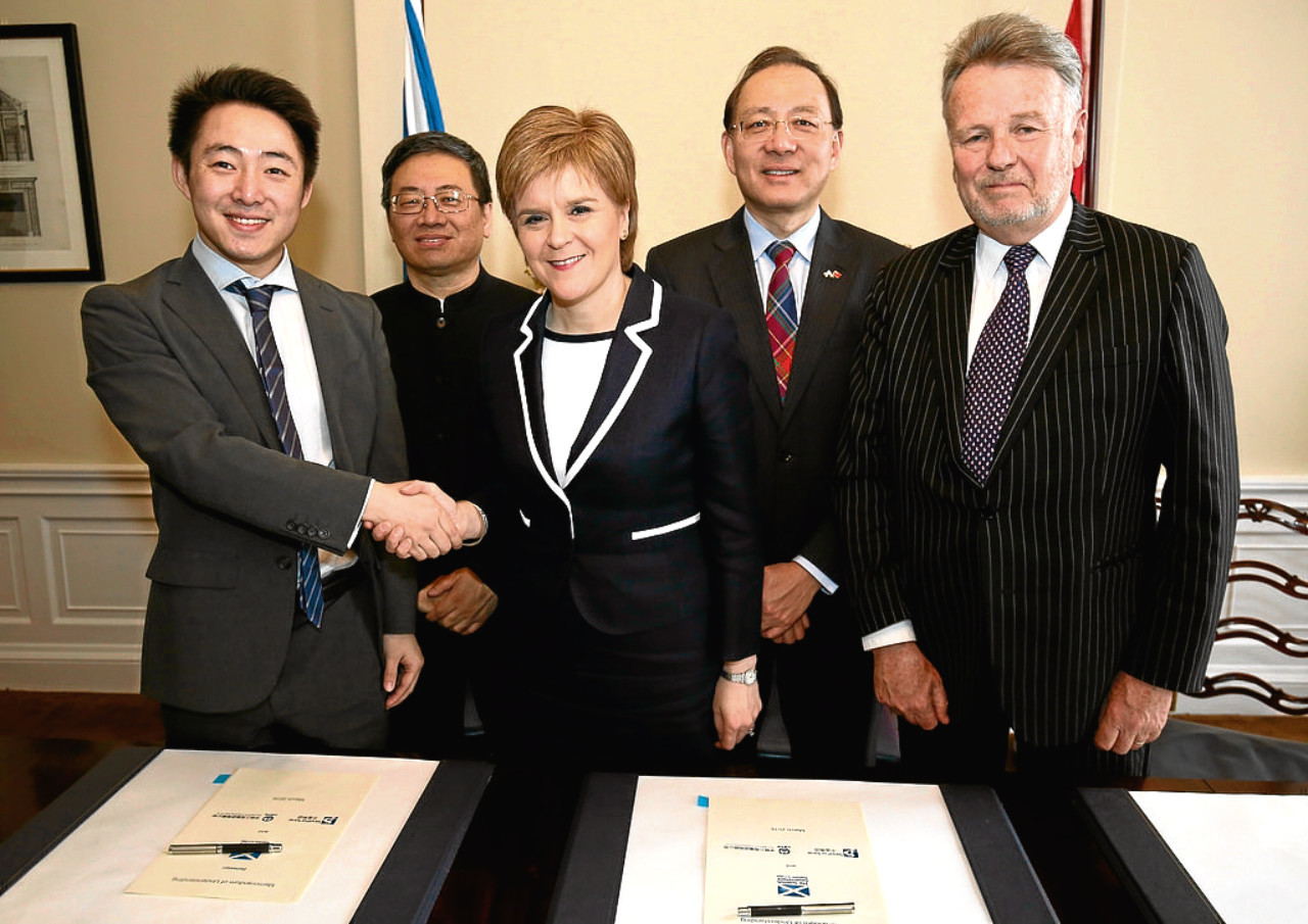 First Minister Nicola Sturgeon signing the memorandum of understanding with Chinese investors.