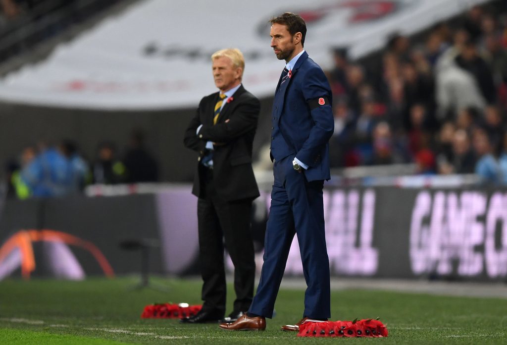 The two national managers also sported poppies.