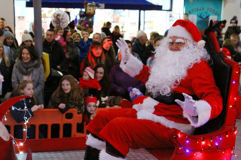 Santa arrives to the switch on of the Cupar Christmas lights