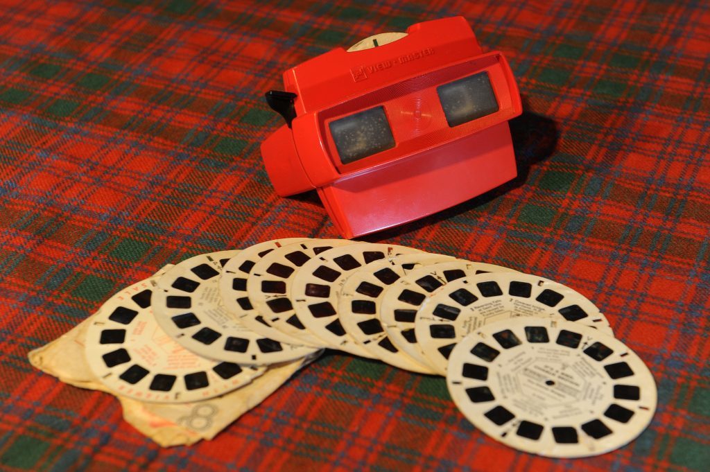 A 3D Viewmaster.