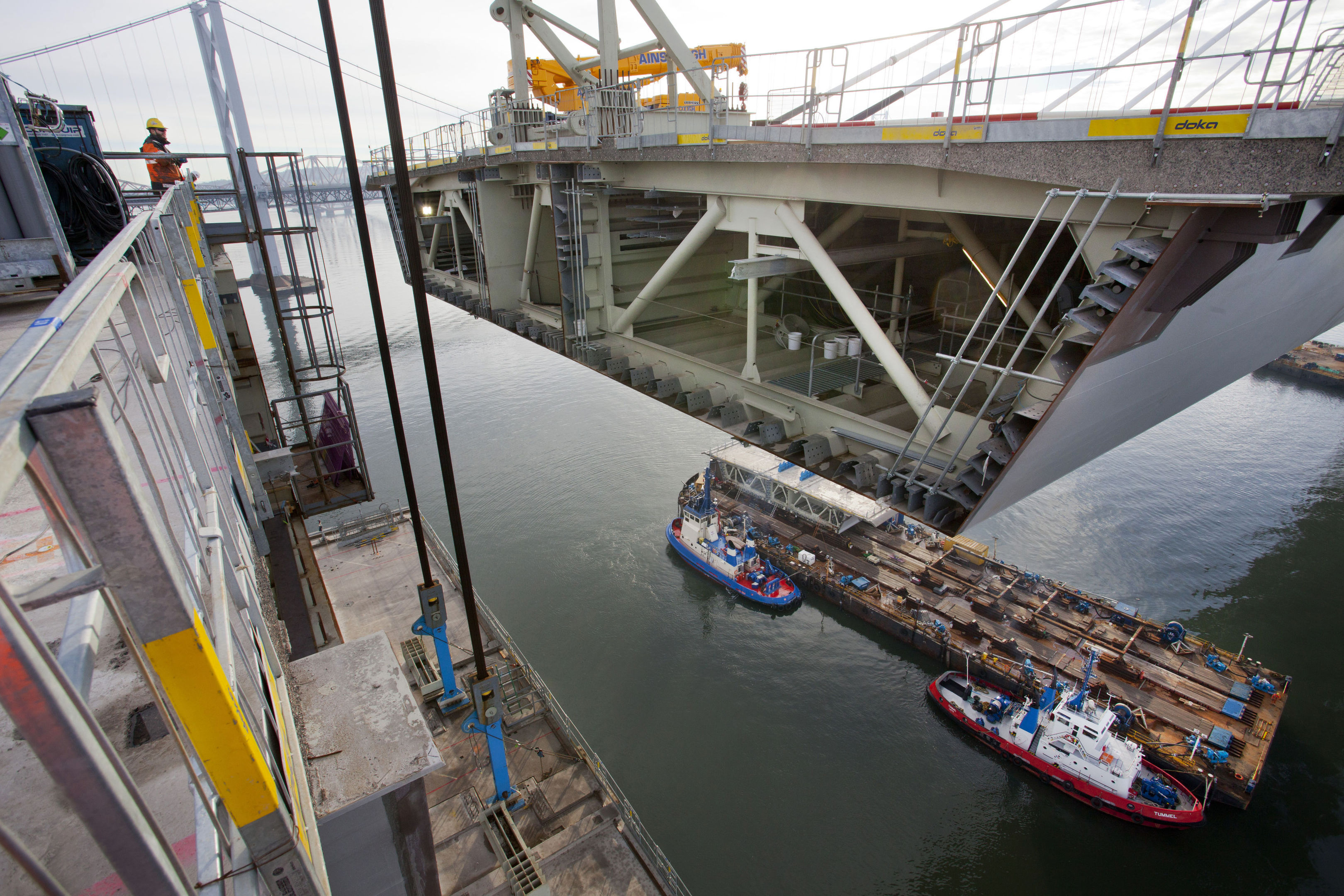 Engineers have lifted into place the final deck segment connecting the centre and north towers of the £1.3 billion new Forth crossing.