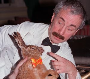 Andrew Sachs in Manuel guise.
