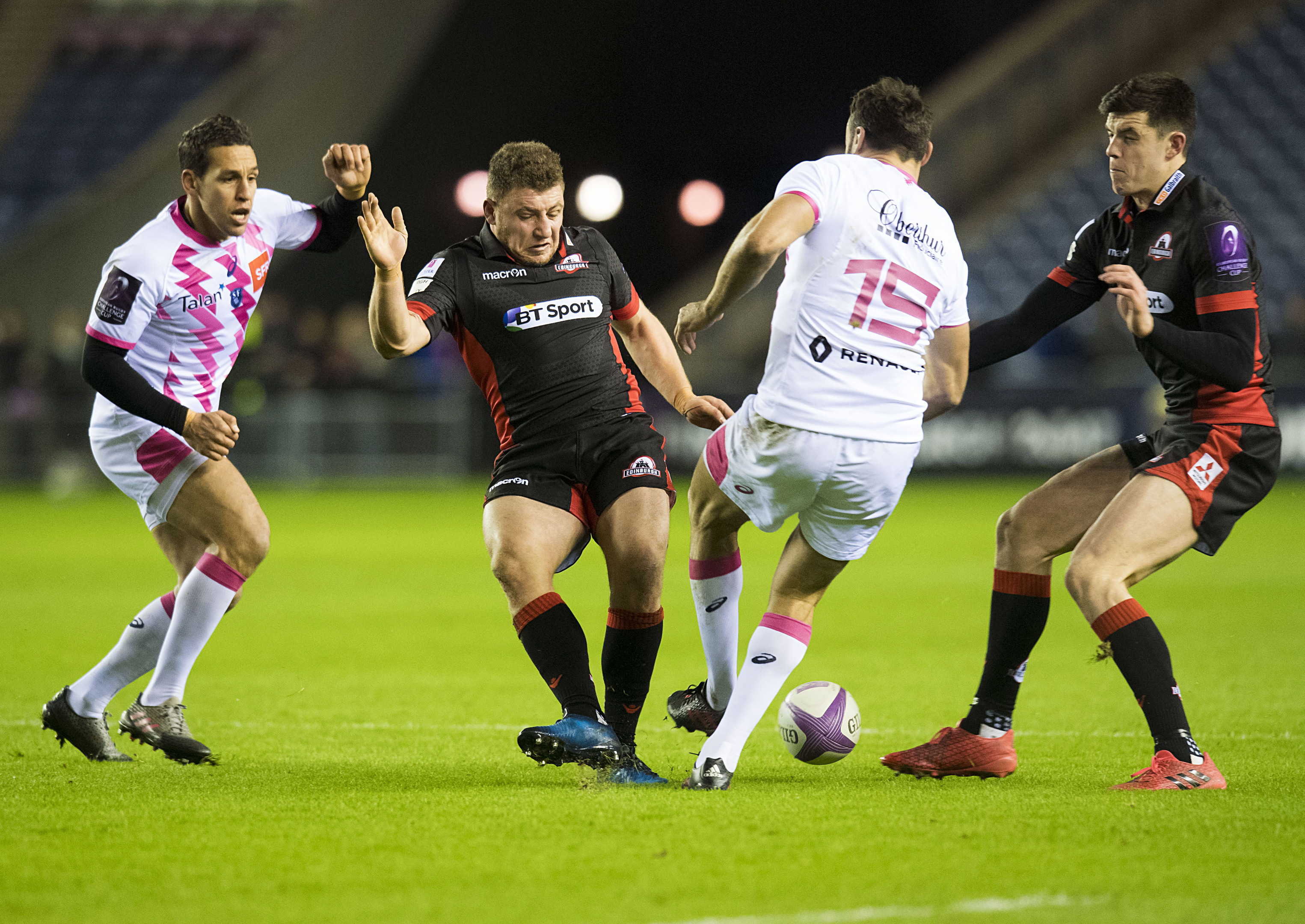 Dundcan Weir tries soccer skills to find a way through the Stade Francais defence.