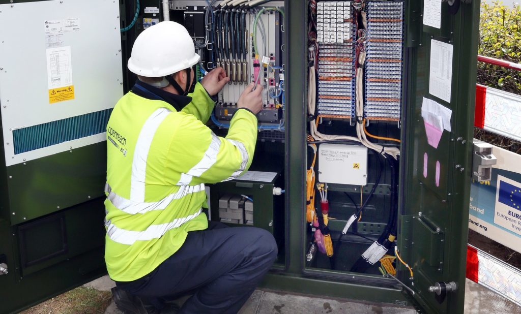 The Federation of Small Businesses want a better broadband service for rural firms in Scotland.