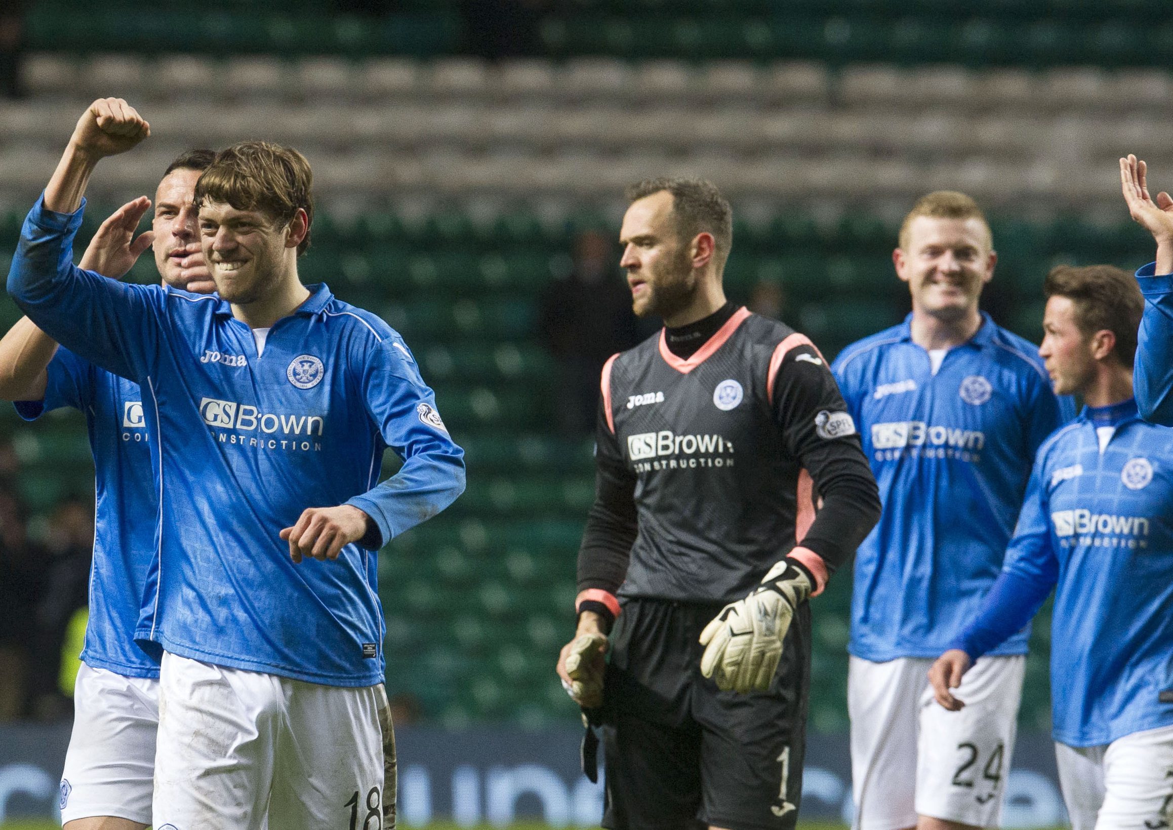 Murray Davidson leads the celebrations at full time in 2015.