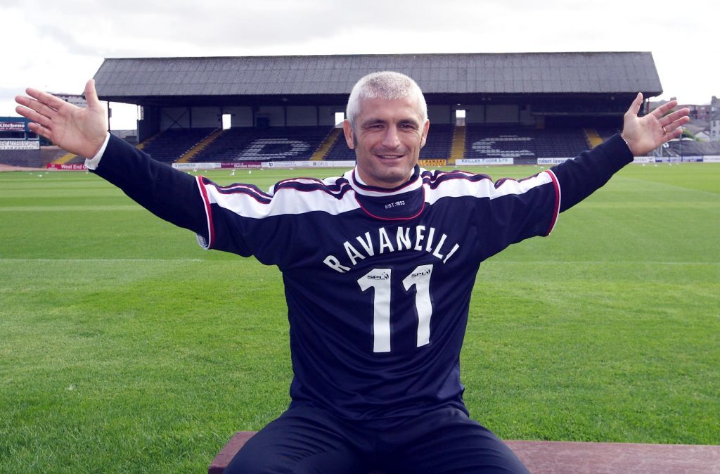 Fabrizio Ravanelli signs for Dundee.