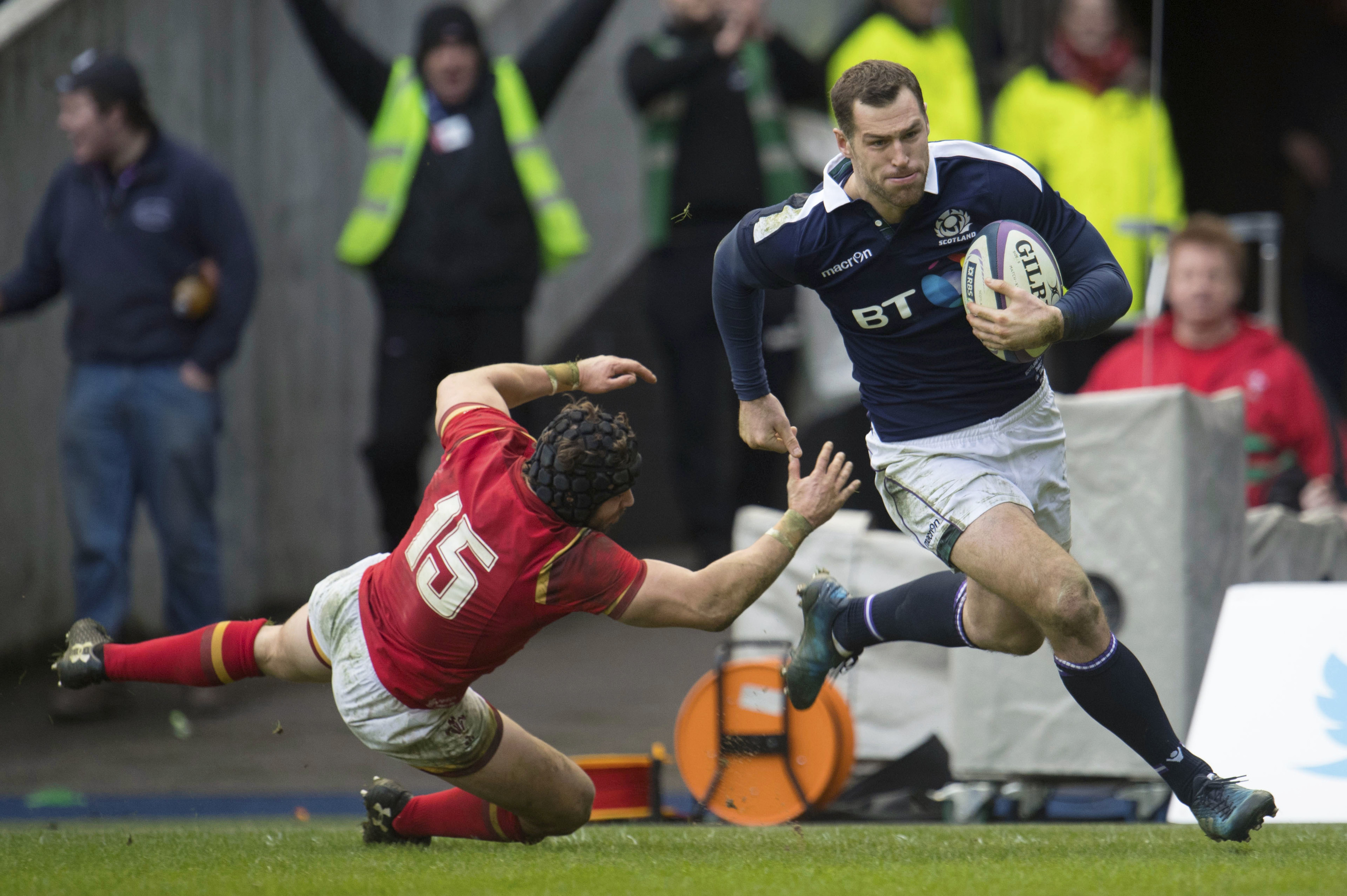 Tim Visser runs through to score the second try for Scotland against Wales.