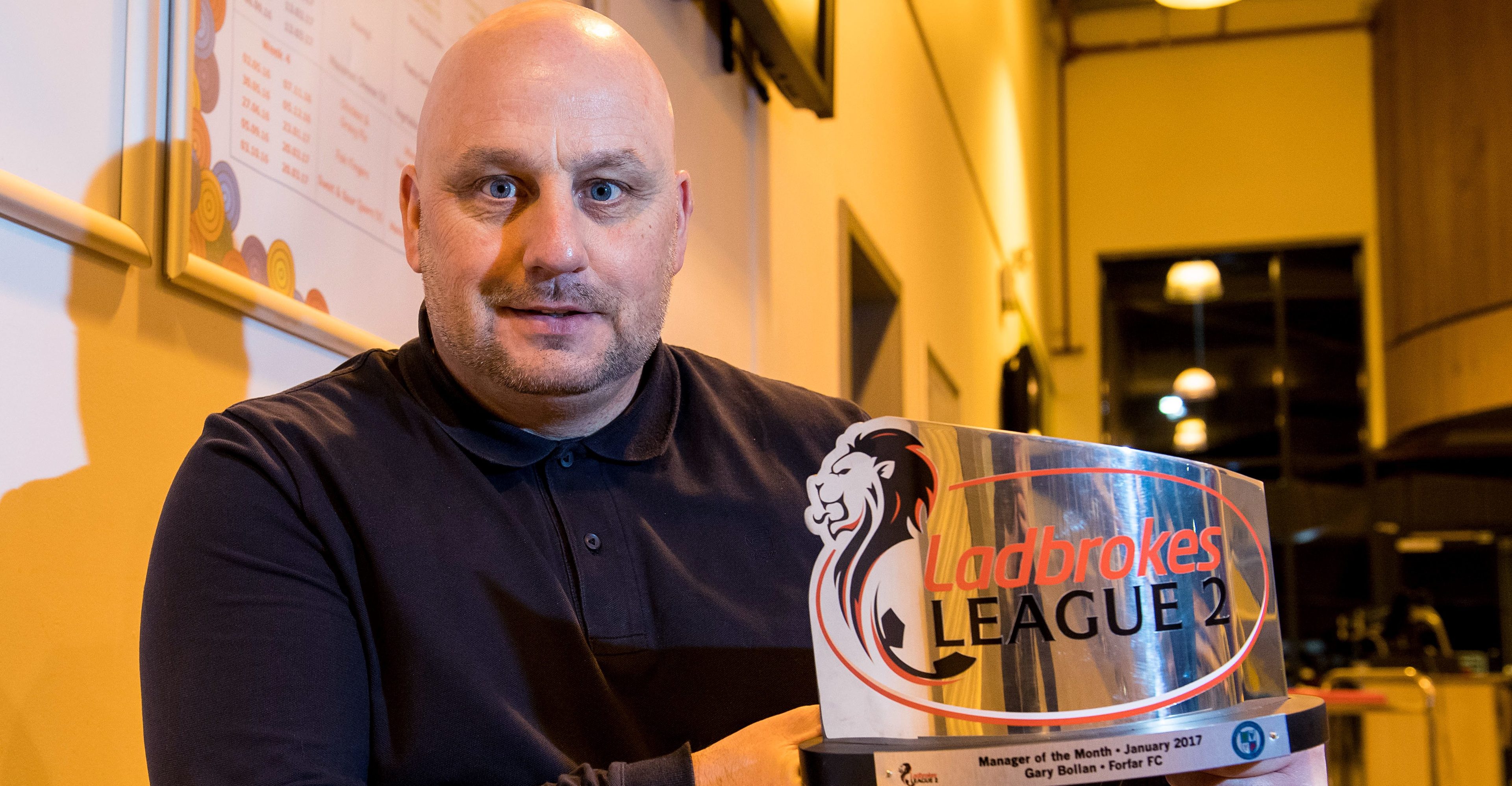 Gary Bollan with his award.