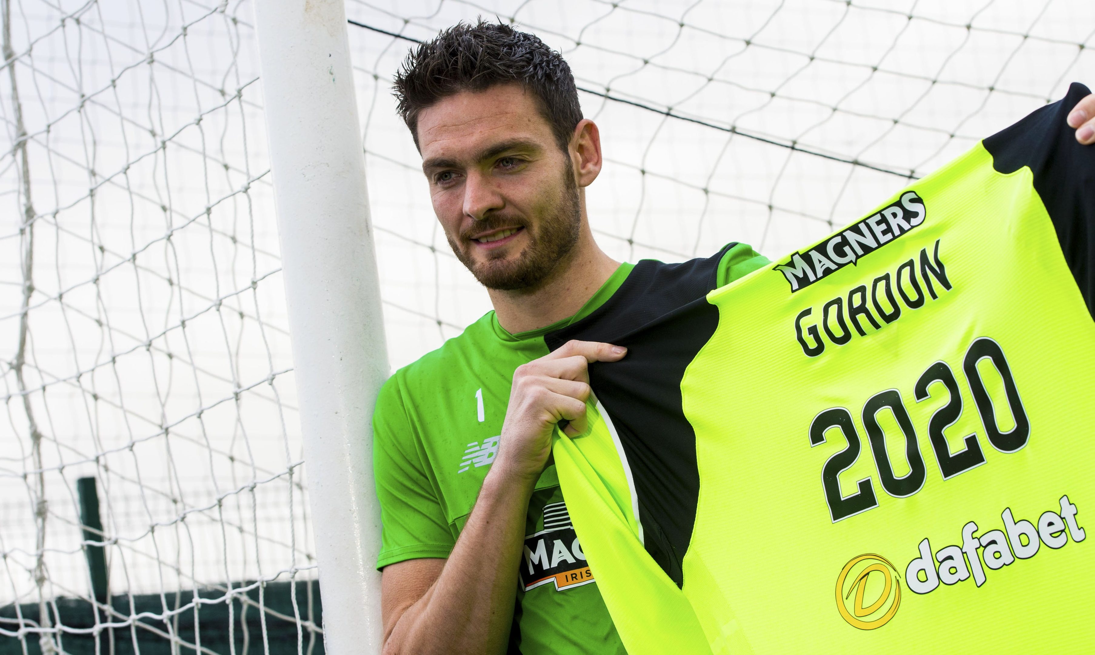 Craig Gordon has signed a new deal to 2020.