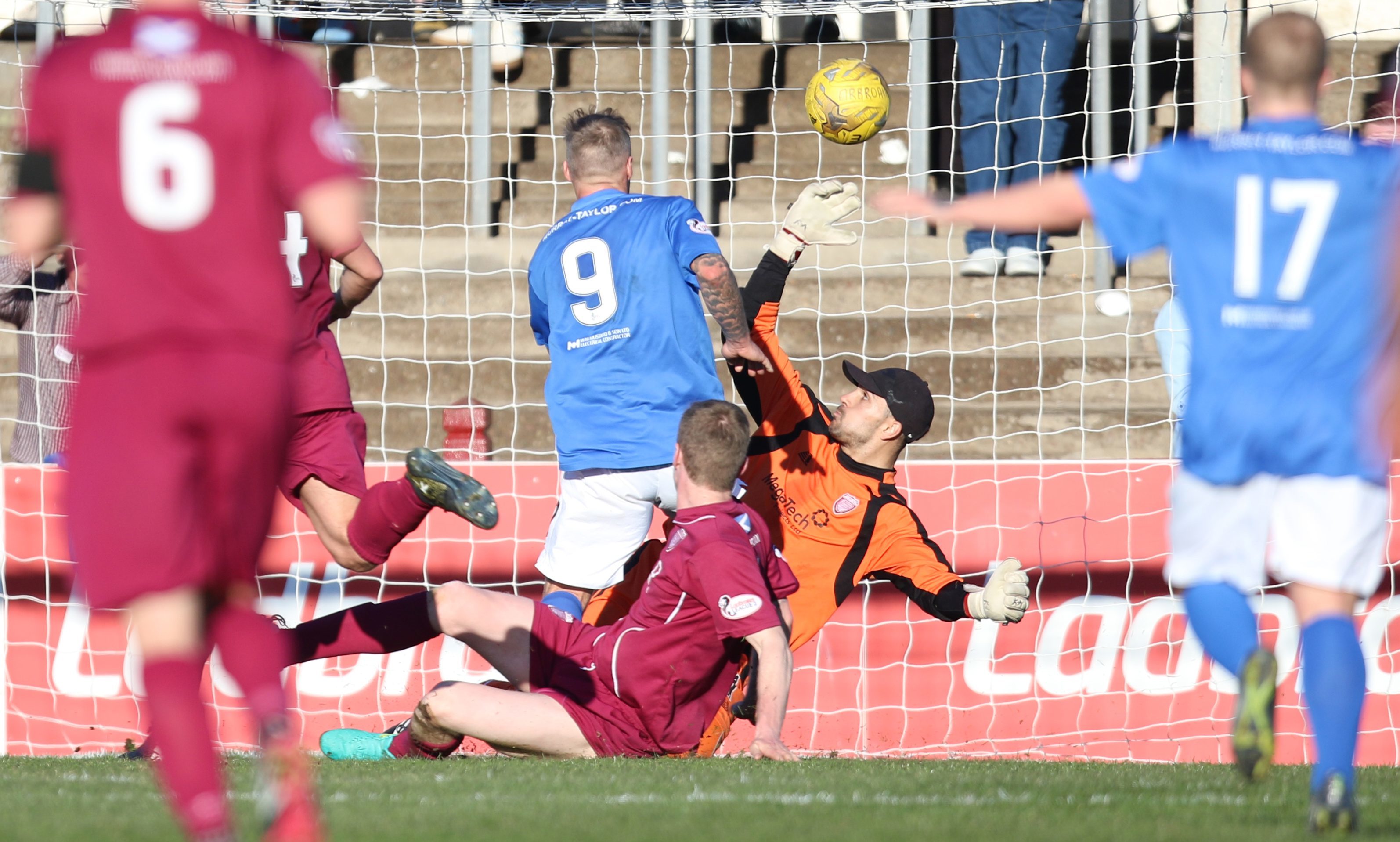 Gary Fraser scores for Montrose.