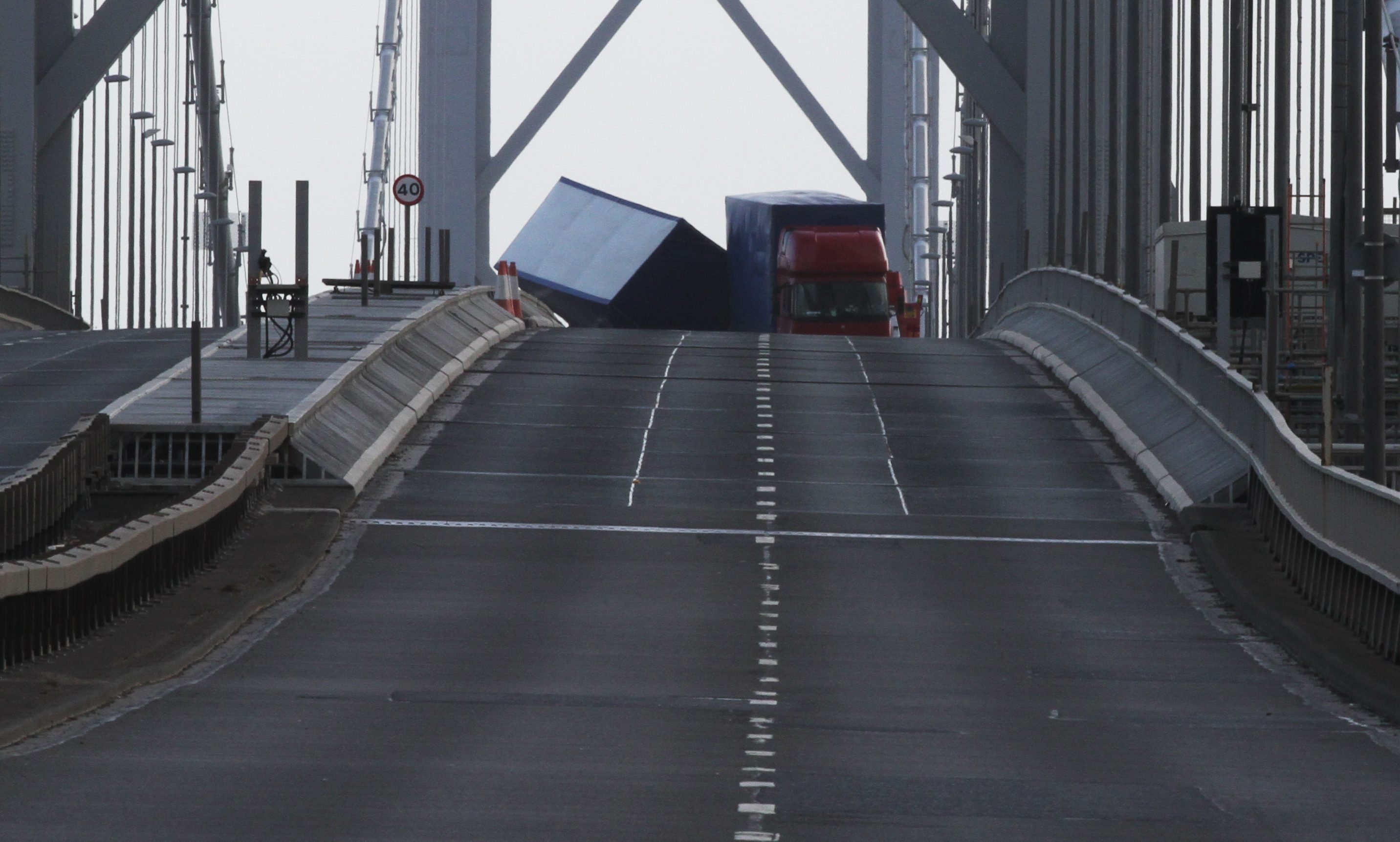 The lorry overturned on the Forth Road Bridge.