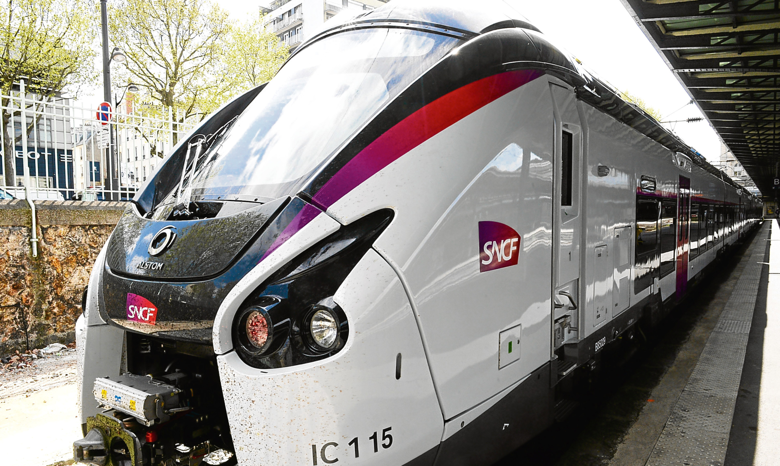 A new SNCF Coradia Liner traim