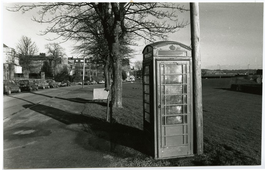 A phone kiosk on Magdalen Green in Dundee in 1990.