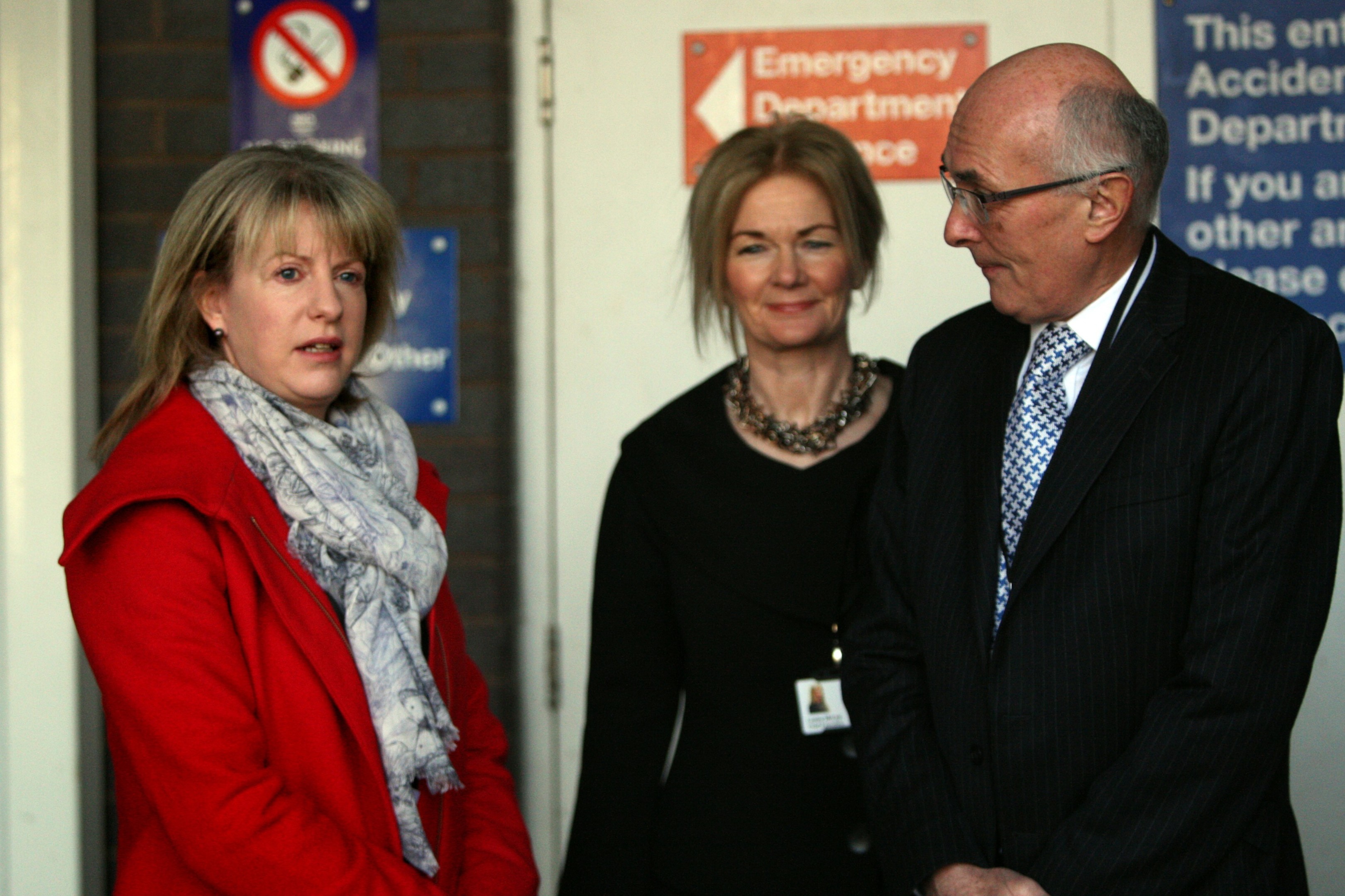 Shona Robison with NHS Tayside chief executive Lesley McLay and Professor John Connell, chairman of the Tayside NHS Board