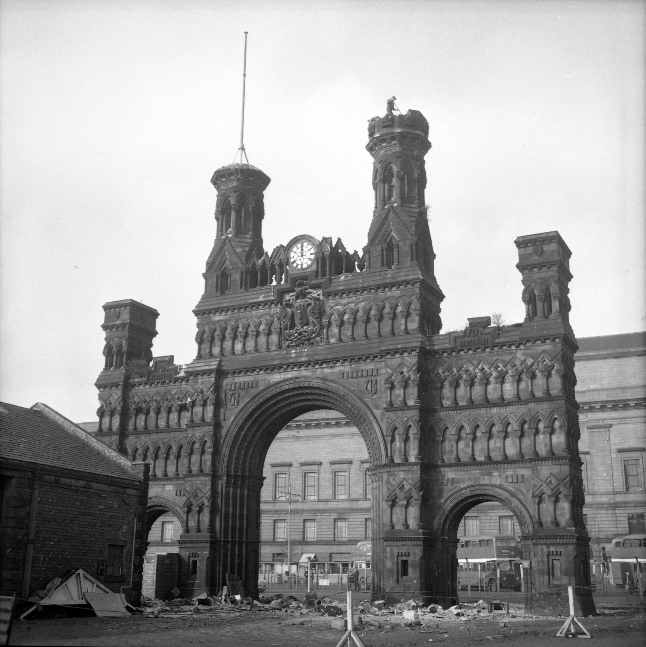 The early stages of the demolition of the Royal Arch in 1964.