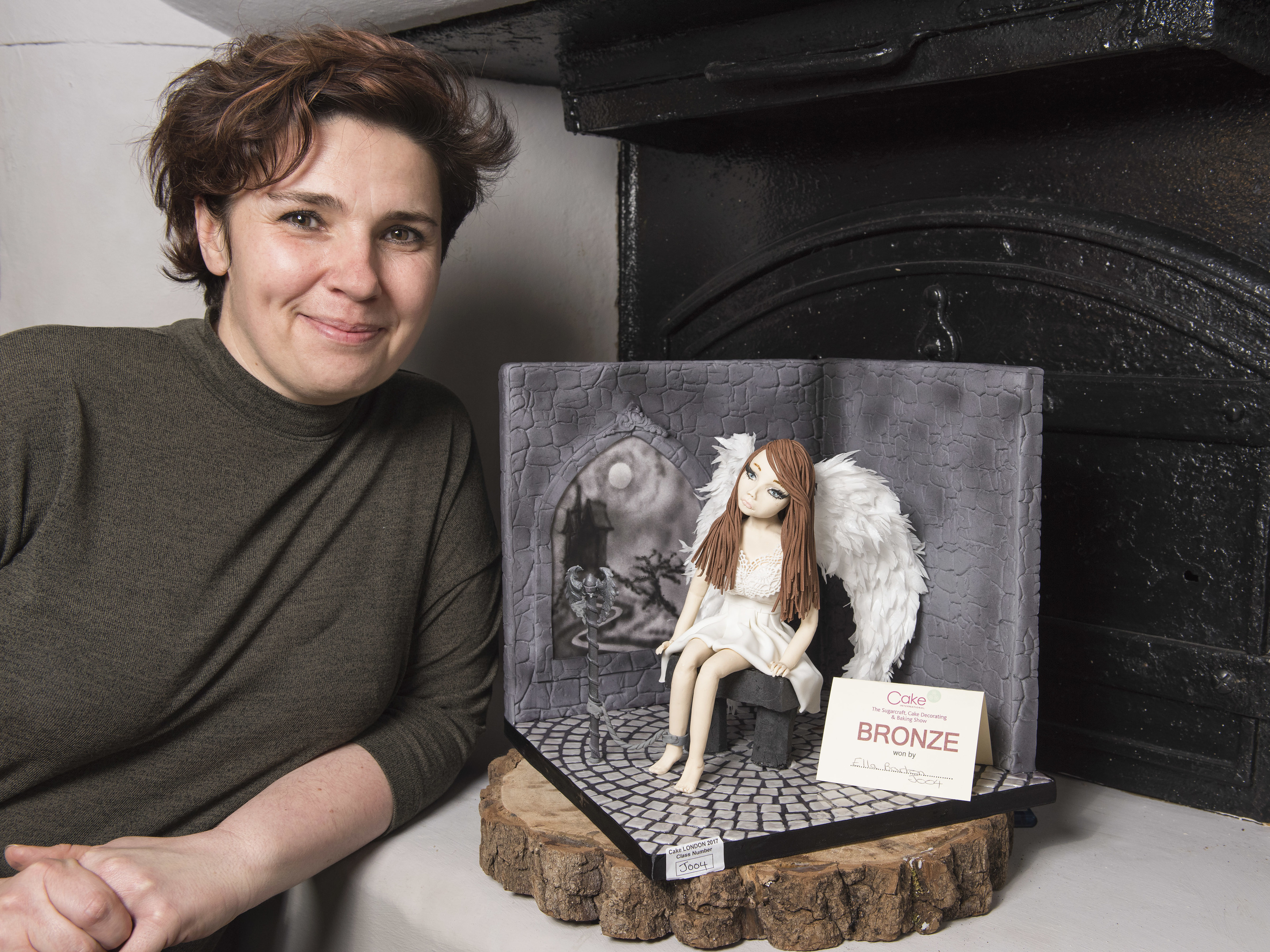 Ella Barton has won a bronze award at the UK's biggest cake designing competition.