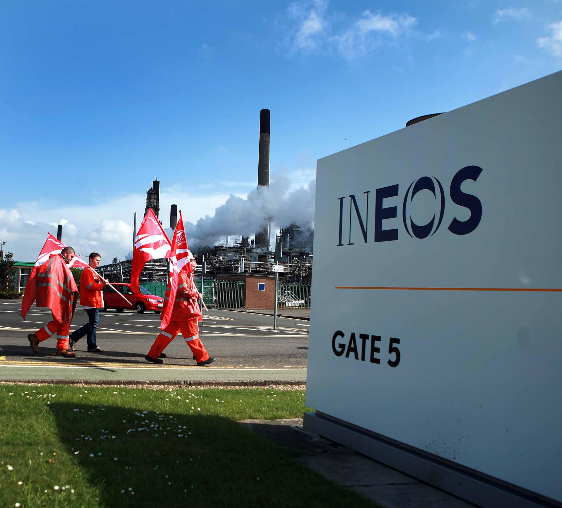 Flag waving Unite supporters outside Ineos Grangemouth during the 2013 dispute