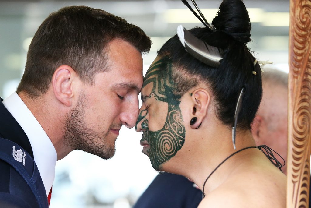 Captain Sam Warburton (L) of the British & Irish Lions receives a hongi in welcome as the tream arrives at Auckland International Airport on May 31, 2017 in Auckland, New Zealand. (Photo by Fiona Goodall/Getty Images)