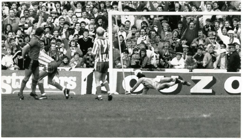 UEFA Cup final Dundee Utd v Gothenburg Dundee United's goal scored by John Clark C4019 1987-05-20_12 UEFA Cup final Dundee Utd v Gothenburg (C) DCT