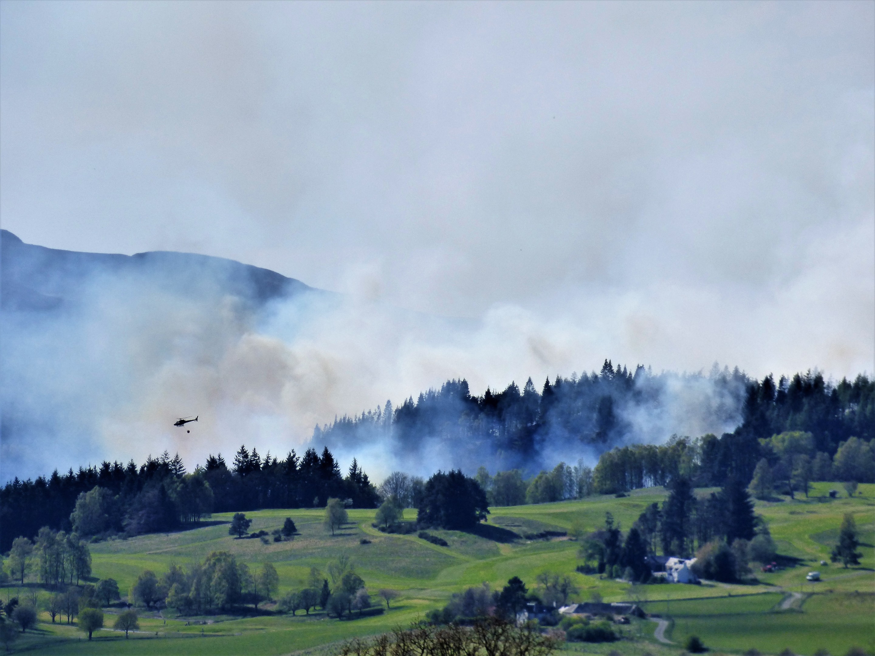 Helicopters battle to dampen the fire. Pictures from Marie and Sandy Reid.