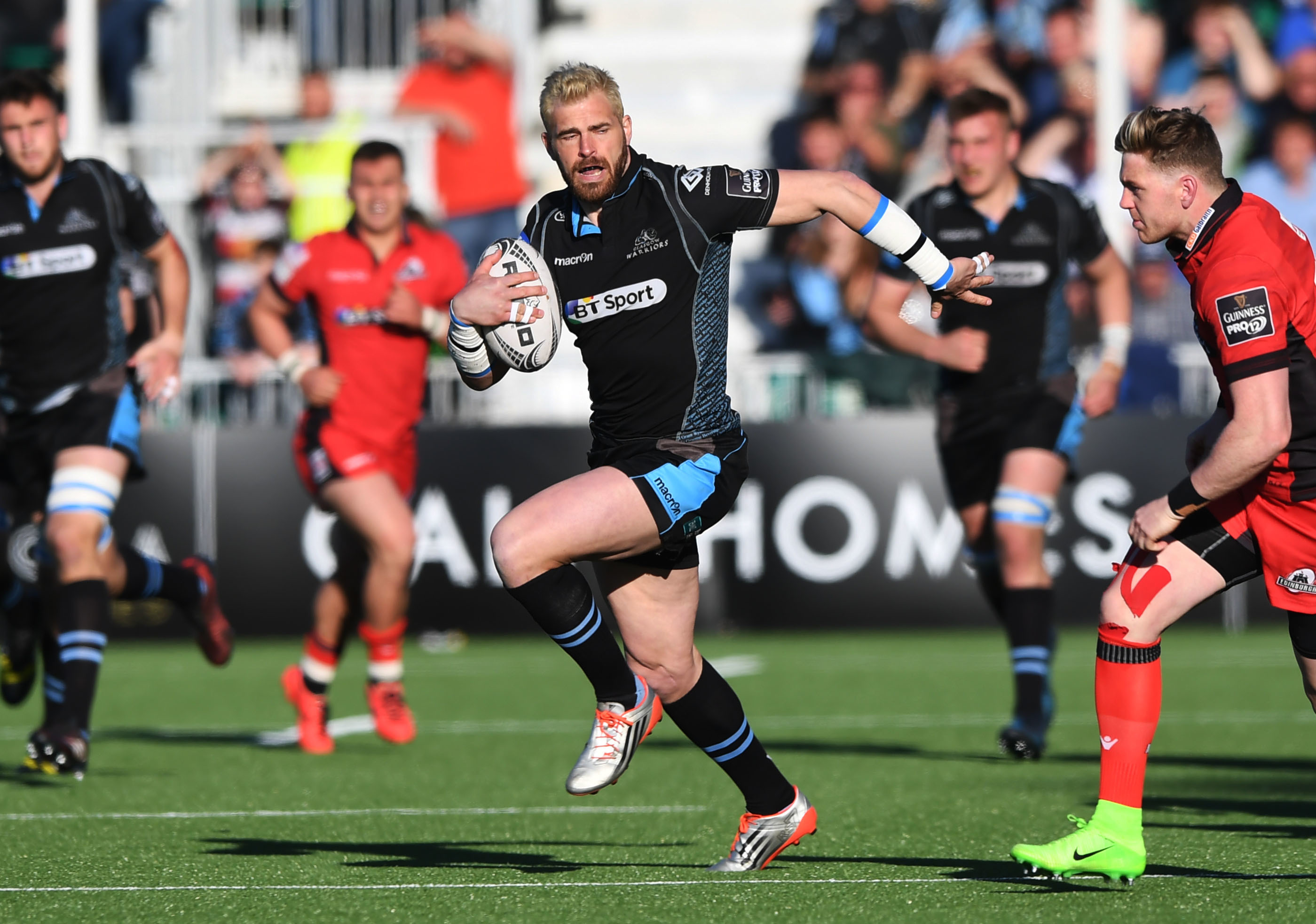 Sean Lamont at full pace in his final game at Scotstoun.