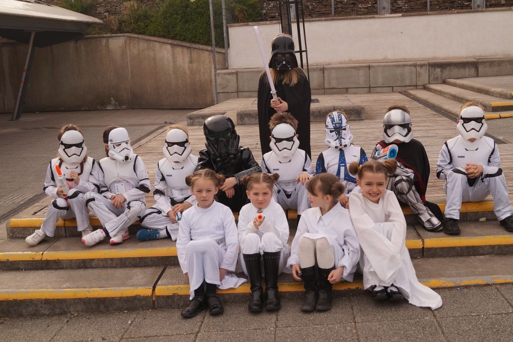 Leia(s), Darth and a few tiny stormtroopers take a break from all the Star wars fun.