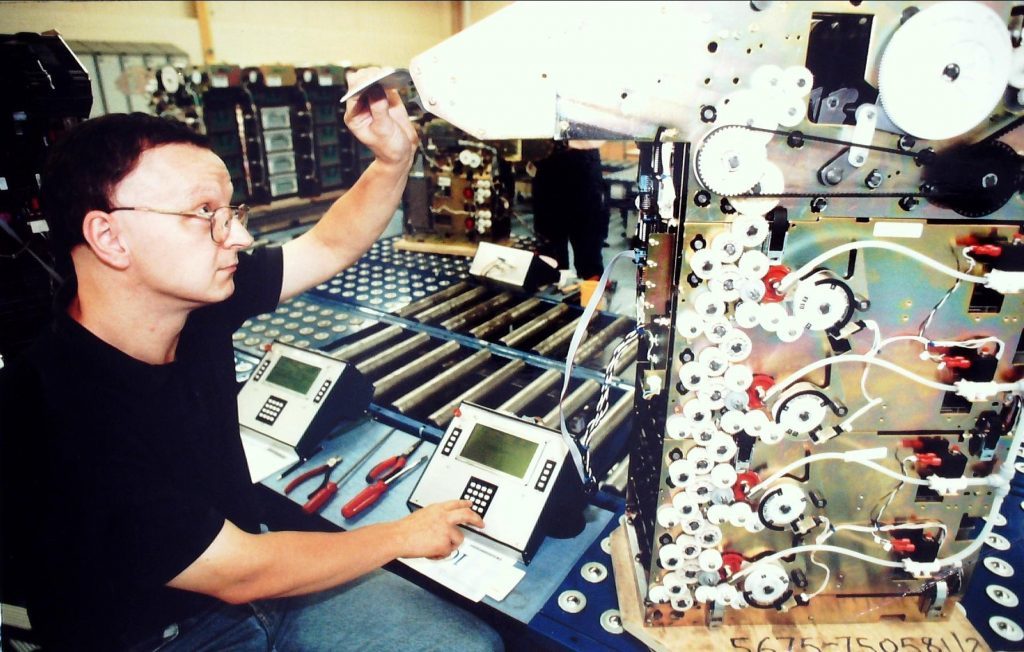 Scott Murray working at a currency dispenser at NCR, Dundee, in 1996