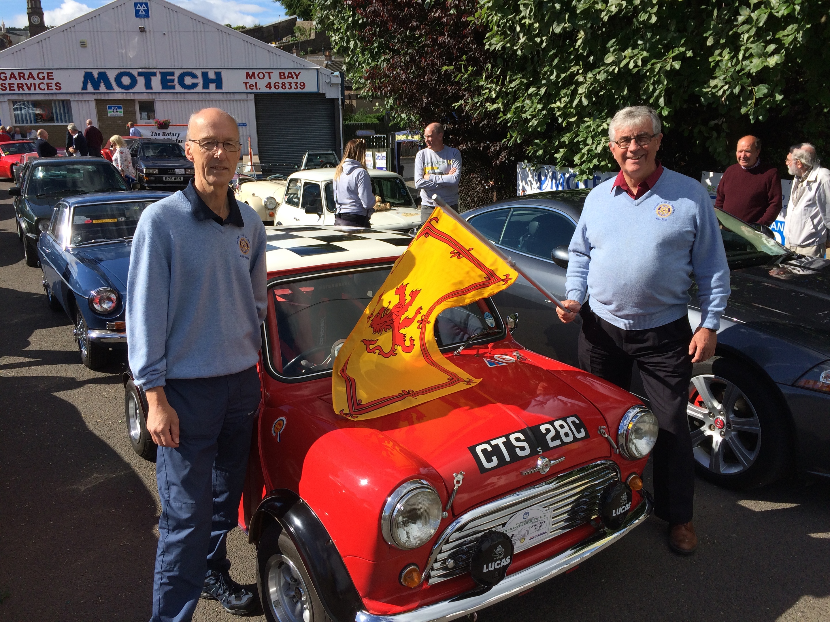 Main organiser Alan Cairns and Rotary president Bill Reid.