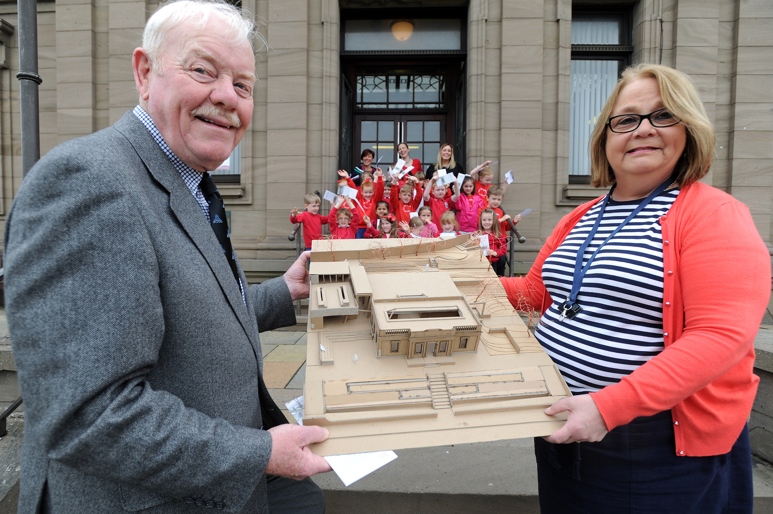 Sinclair Aitken, chairman of L&CD and libraries and information officer Sandra Westgate with P1 pupils and teachers from Craigiebarns Primary School