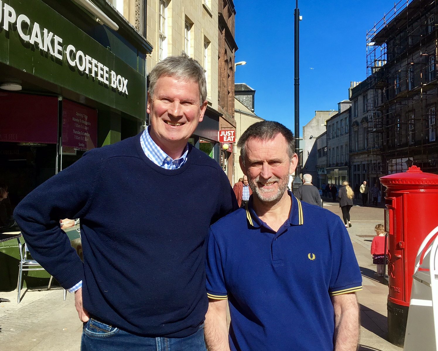 Tom Mitchell of Puddledub (left) with Mike Lowe on Kirkcaldy High Street