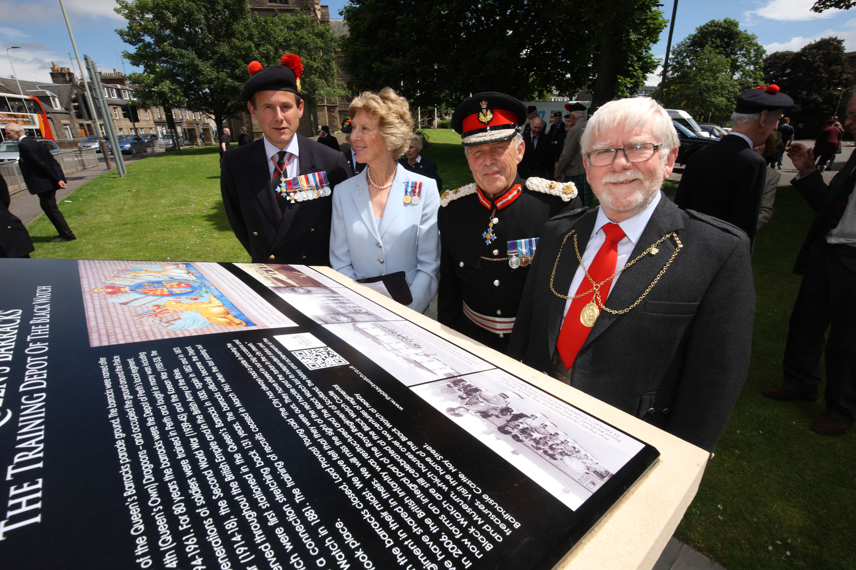 Lieutenant General Cowan, Georgiana Osborne, Lord Lieutenant of Angus, Brigadier Mel Jamieson, Lord Lieutenant of Perthshire  and Perth Provost Dennis Melloy look at the new  plaque commemorating the Queen's Barracks.