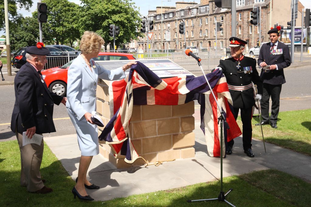 Georgiana Osborne, Lord Lieutenant of Angus , and Brigadier Mel Jamieson, Lord Lieutenant of Perthshire unveil the plaque commemorating the Queen's Barracks.