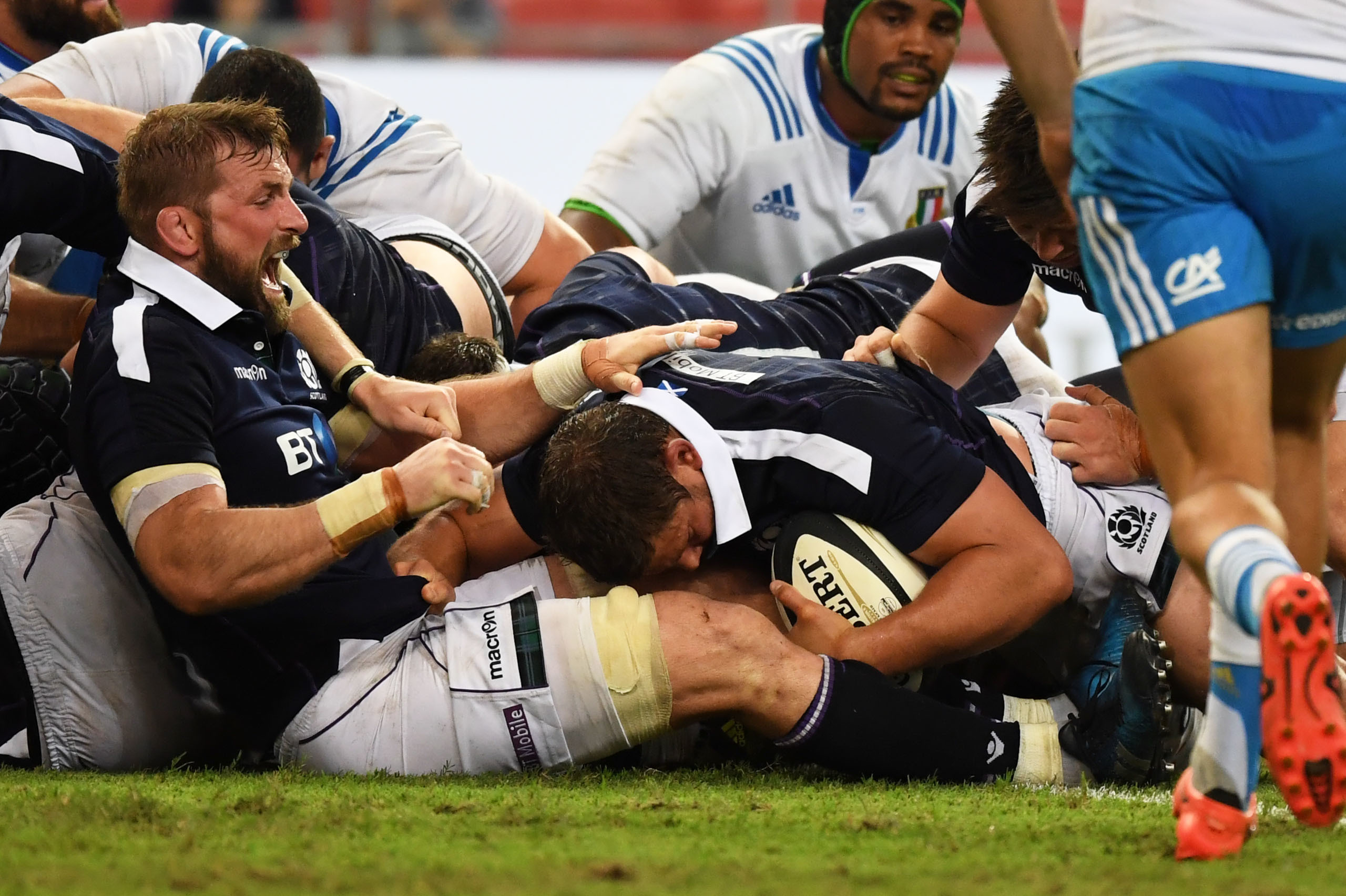 Ross Ford scores his first try against Italy in Singapore.