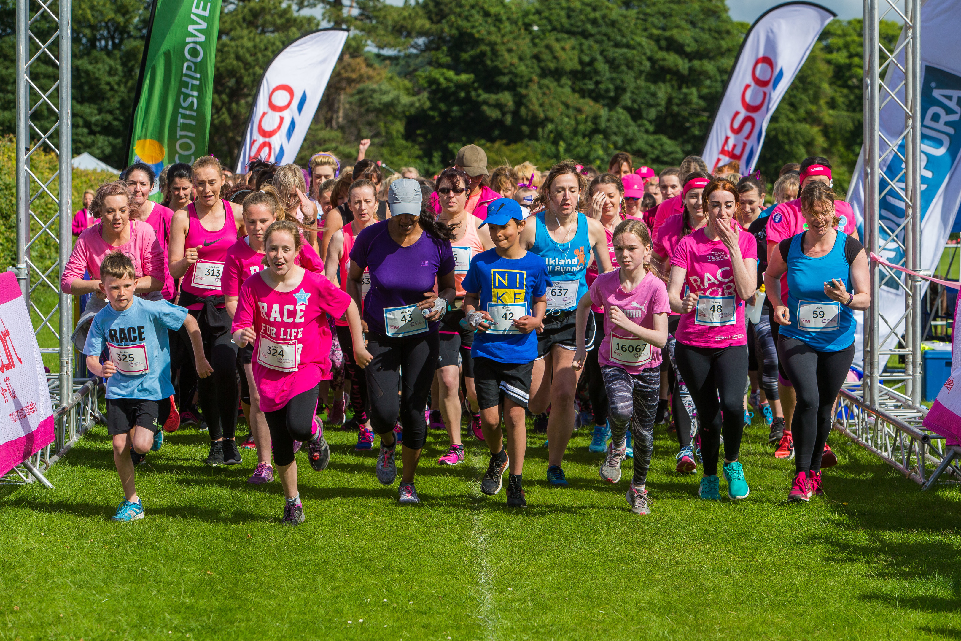 Race For Life in Kirkcaldy gets off to a great start at Beveridge Park.