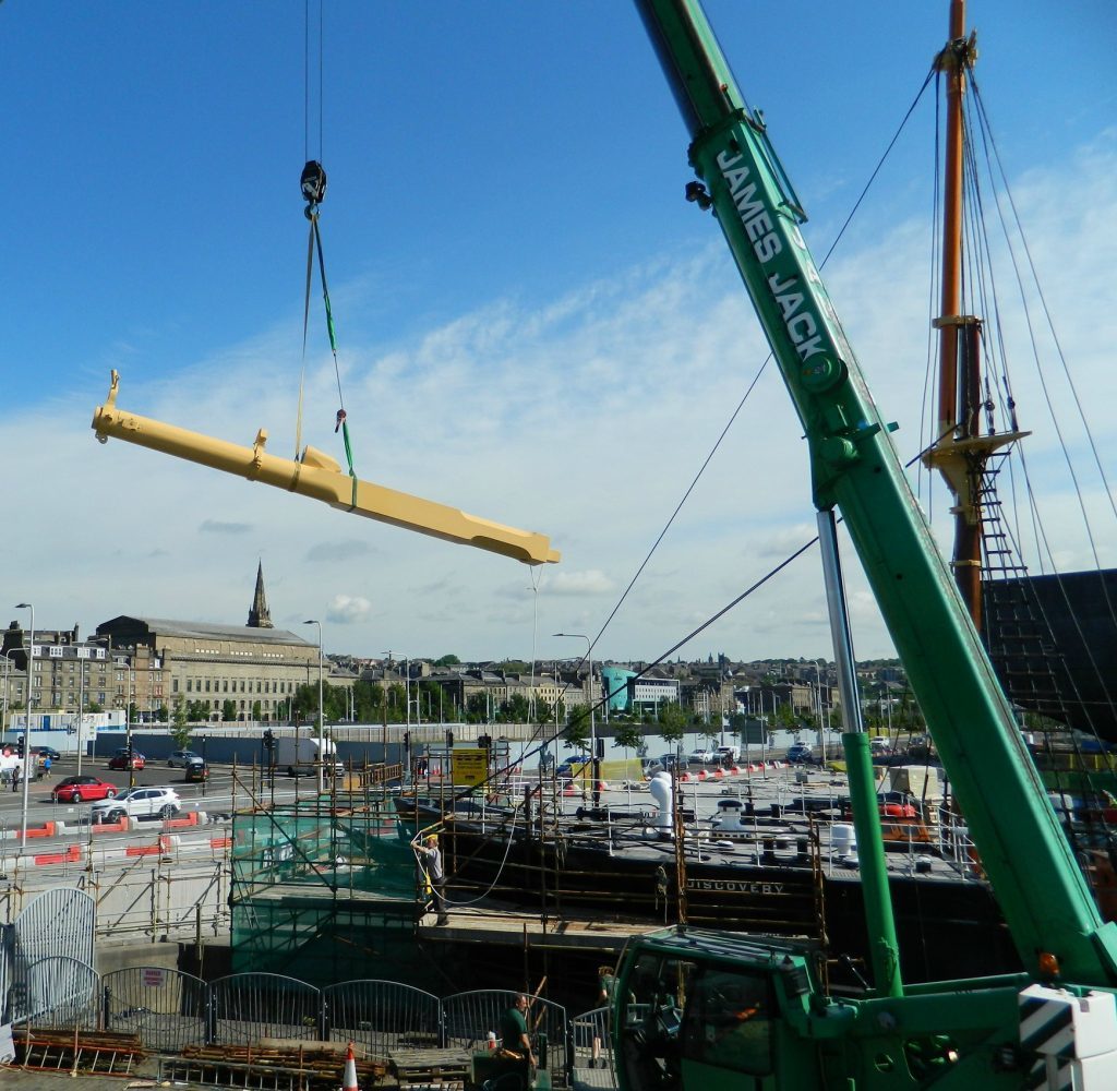 A bowsprit being loaded onto the ship.