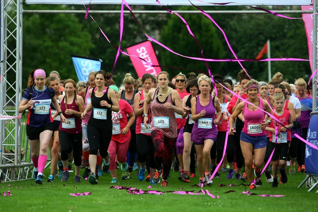 The 10k race getting underway, at the Race For Life, at the North Inch in Perth.