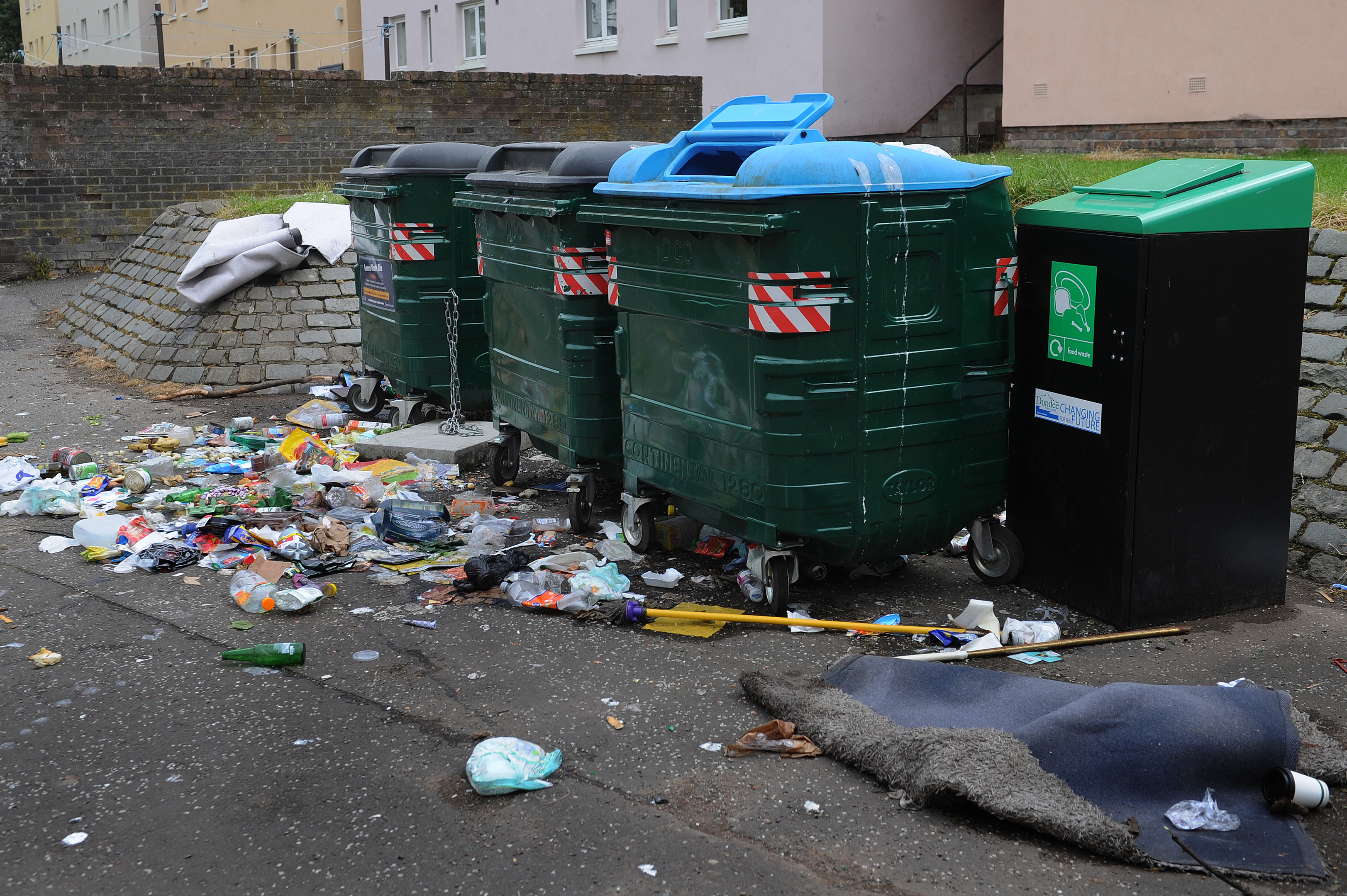 Overflowing rubbish at Yeamans Lane/Kirk Street in Lochee.