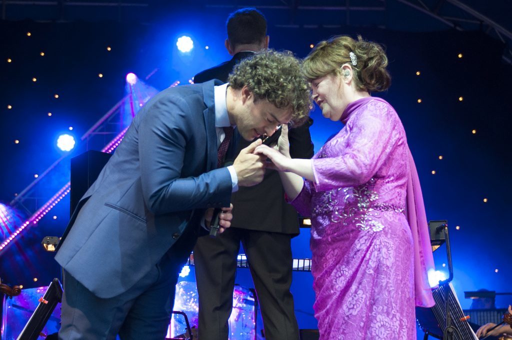 Lee Mead and Susan Boyle on stage together.