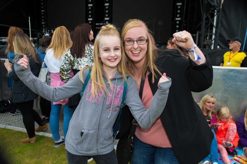 Amy O'Connor (32) and Katie O'Connor (12) from Arbroath excited for Olly Murs.