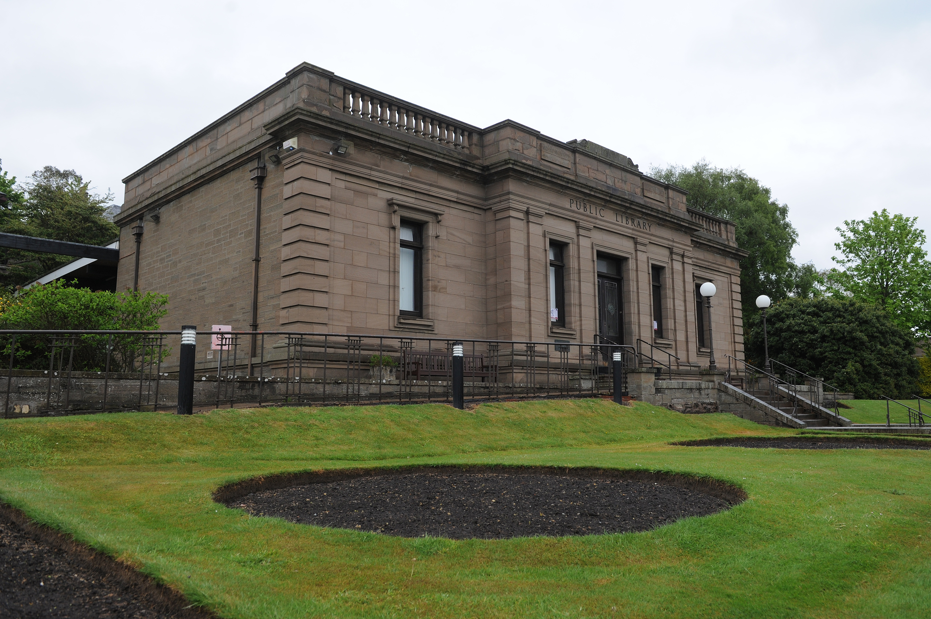 £879,000 is still needed for the library extension to go ahead.