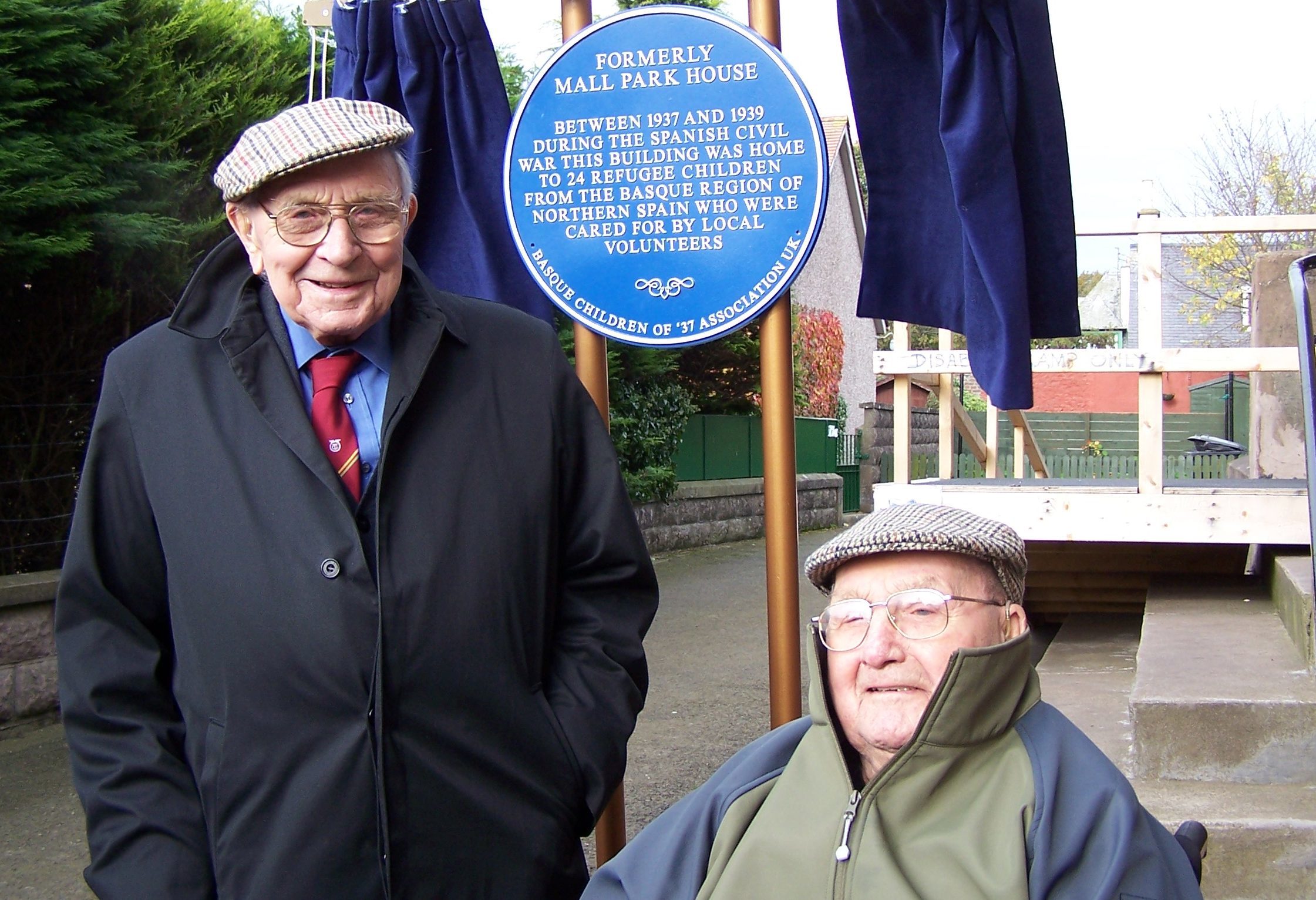 Taken at the unveiling of the commemorative plaque in Montrose in 2007. Picture shows
(left) Jack Jones, the former general secretary of the Transport and General Workers Union, and volunteer at the time, Jack Edwards.