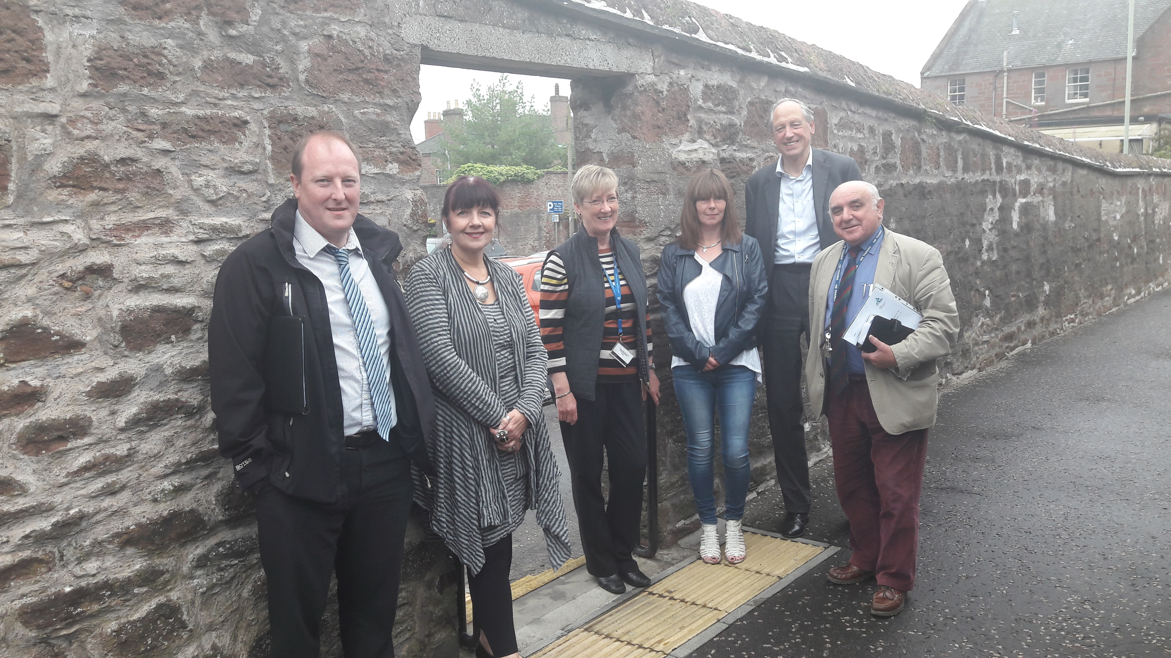 CARS steering group members Paul Fretwell, Councillor Julie Bell, project officer Karen West, Elaine Findlay, Cllr Angus Macmillan Douglas and Cllr Ronnie Proctor at St Colme's Close