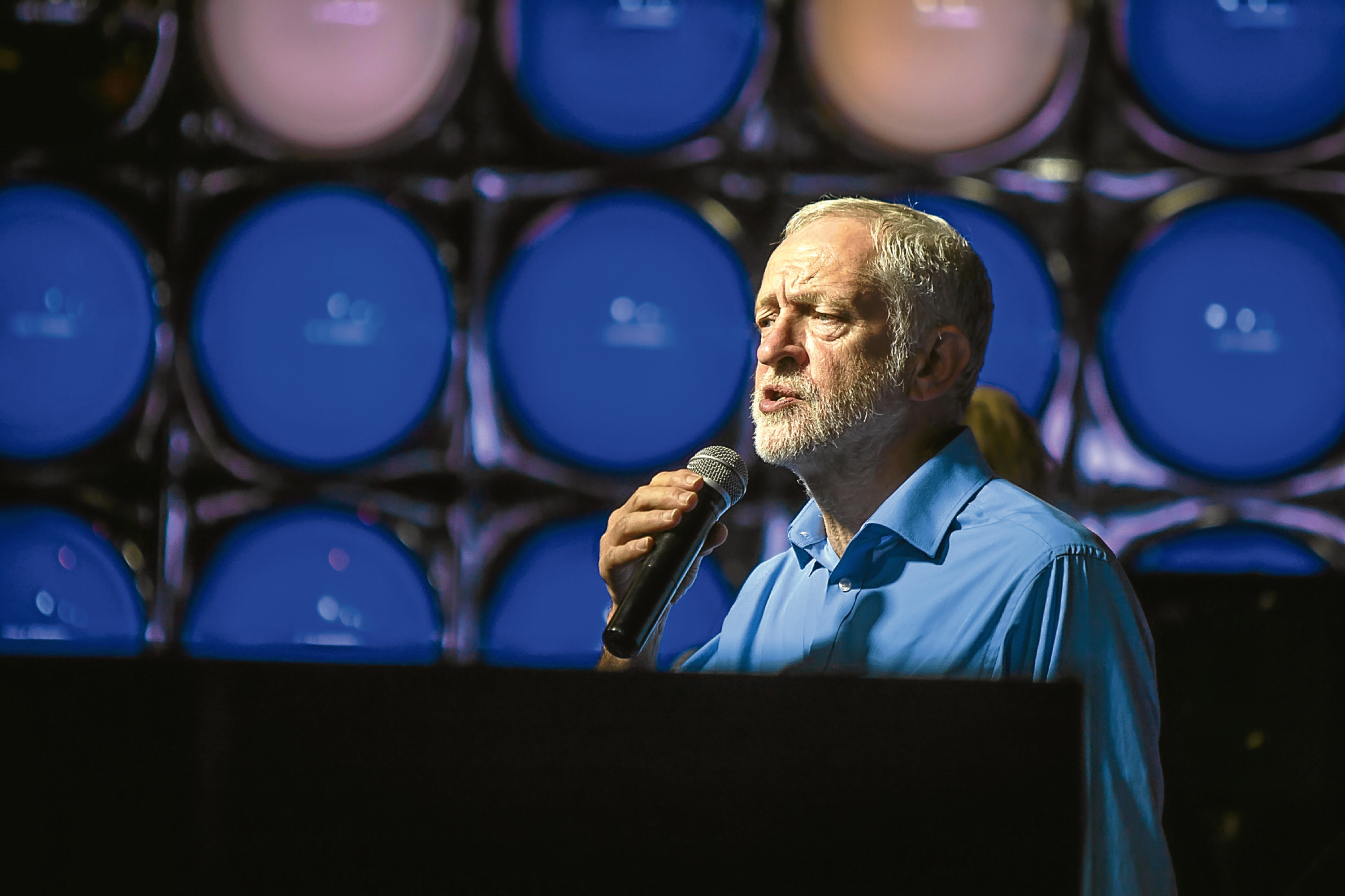 Labour leader Jeremy Corbyn addresses the audience at Kitty’s, Kirkcaldy.