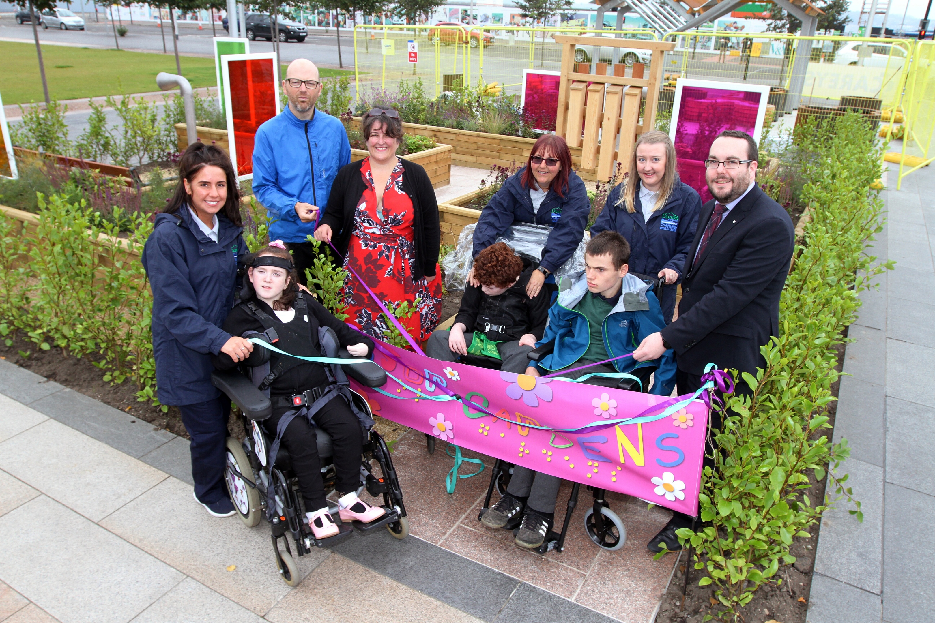 Pupils and teachers from Kingspark School with councillors Lynne Short and Gregor Murray