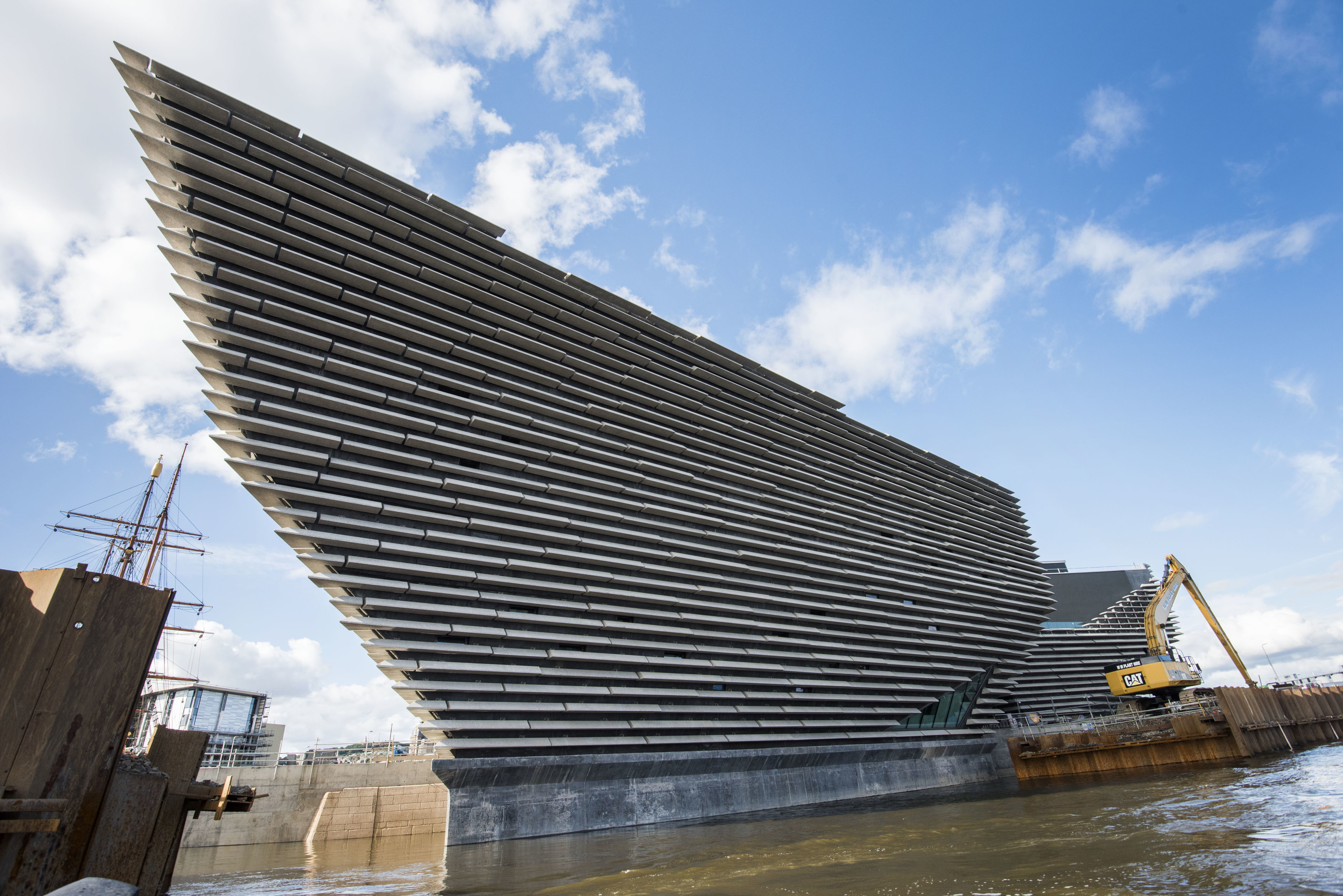 The removal of a large section of cofferdam has give another glimpse of how the finished V&A will look in its riverside setting.