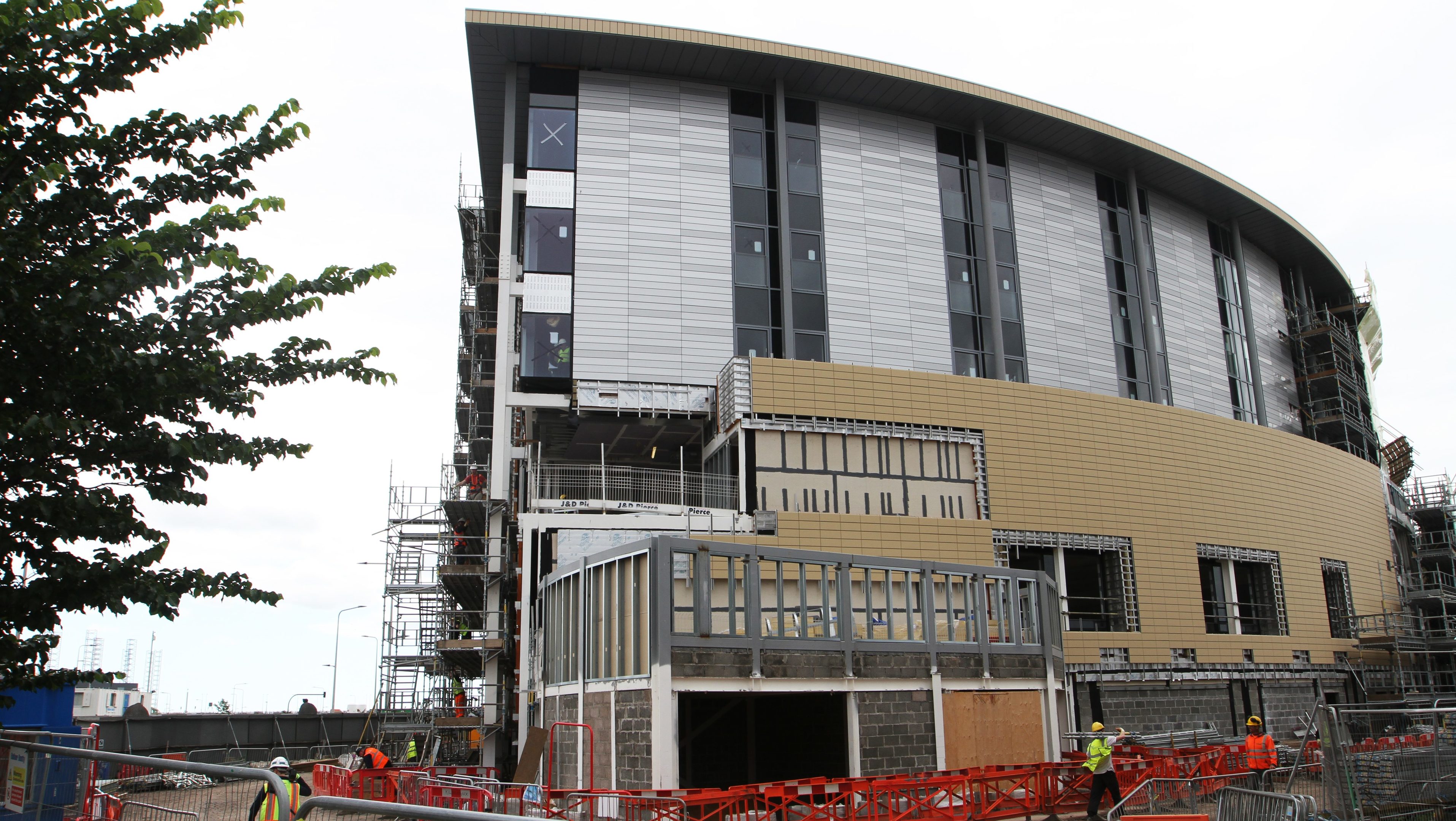 Dundee's new train station taking shape.